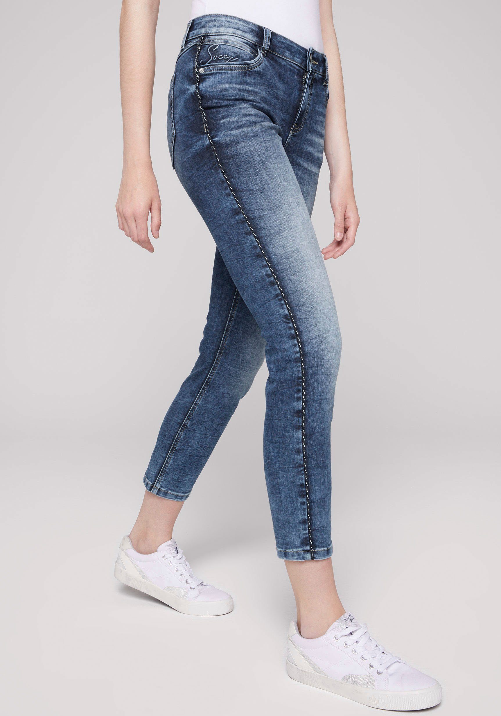 SOCCX 7/8Jeans mit kontrastfarbener Ziernaht an den Beinen