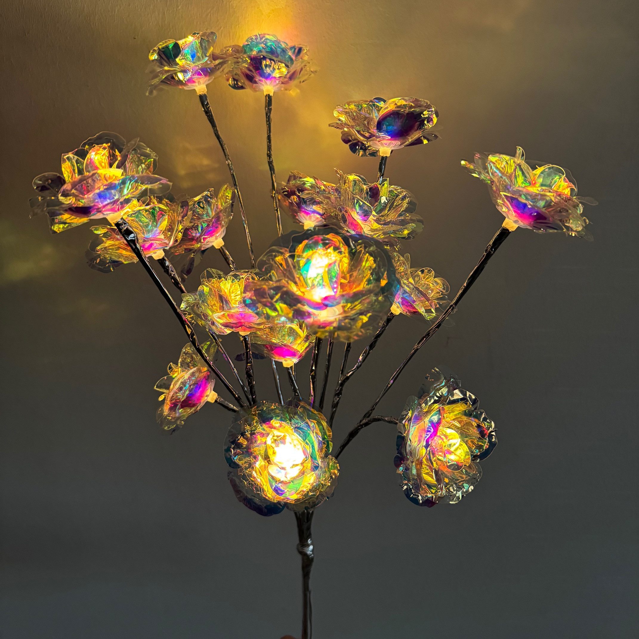 Online-Fuchs LED-Leuchtzweig aus silbernen Rosenblüten mit Timer - künstlic günstig online kaufen