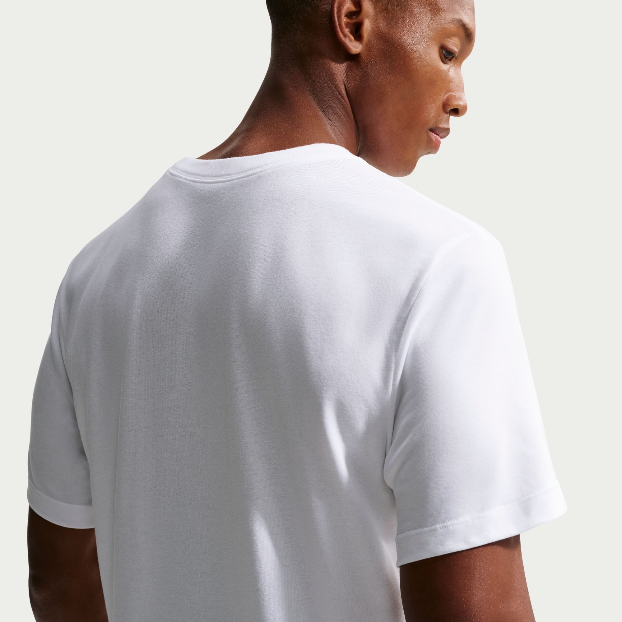 Nike Laufshirt Nike Men's Dri-FIT T-Shirt für Training und Alltag, erhältlich in den Größen S bis XXL