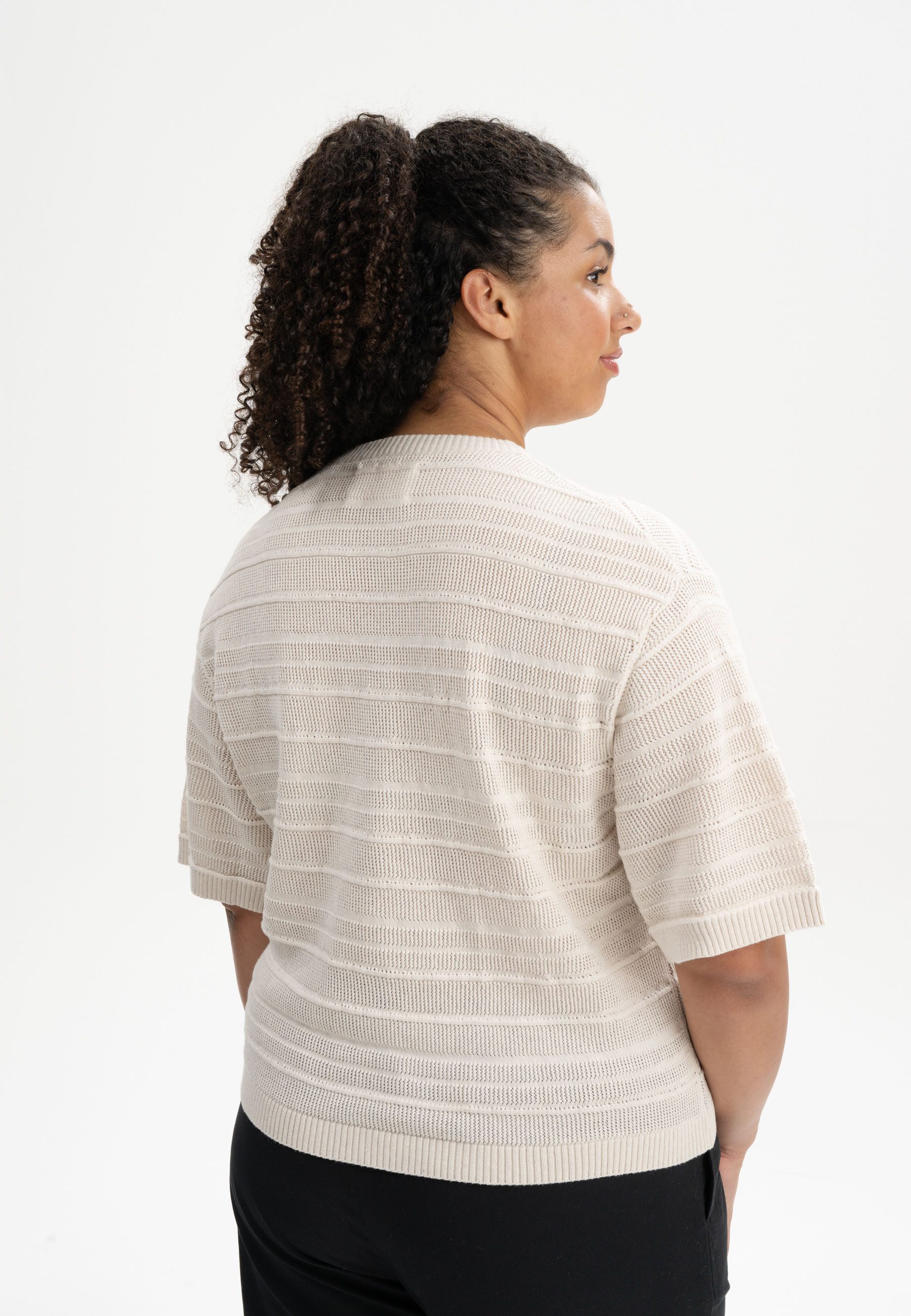 MELA Kurzarmshirt Strukturiertes Strick T-Shirt Style AROHI Kurze Ärmel