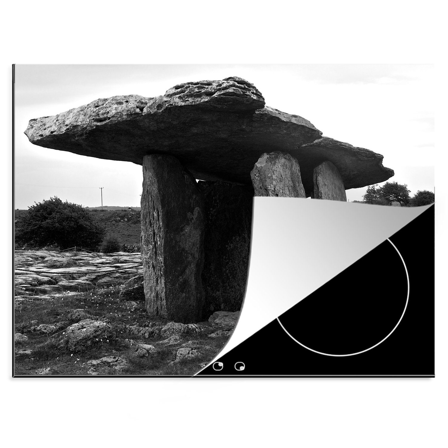 MuchoWow Herdblende-/Abdeckplatte Ein Burren-Dolmen - schwarz und weiß, Vinyl, (1 tlg), 70x52 cm, Mobile Arbeitsfläche nutzbar, Ceranfeldabdeckung
