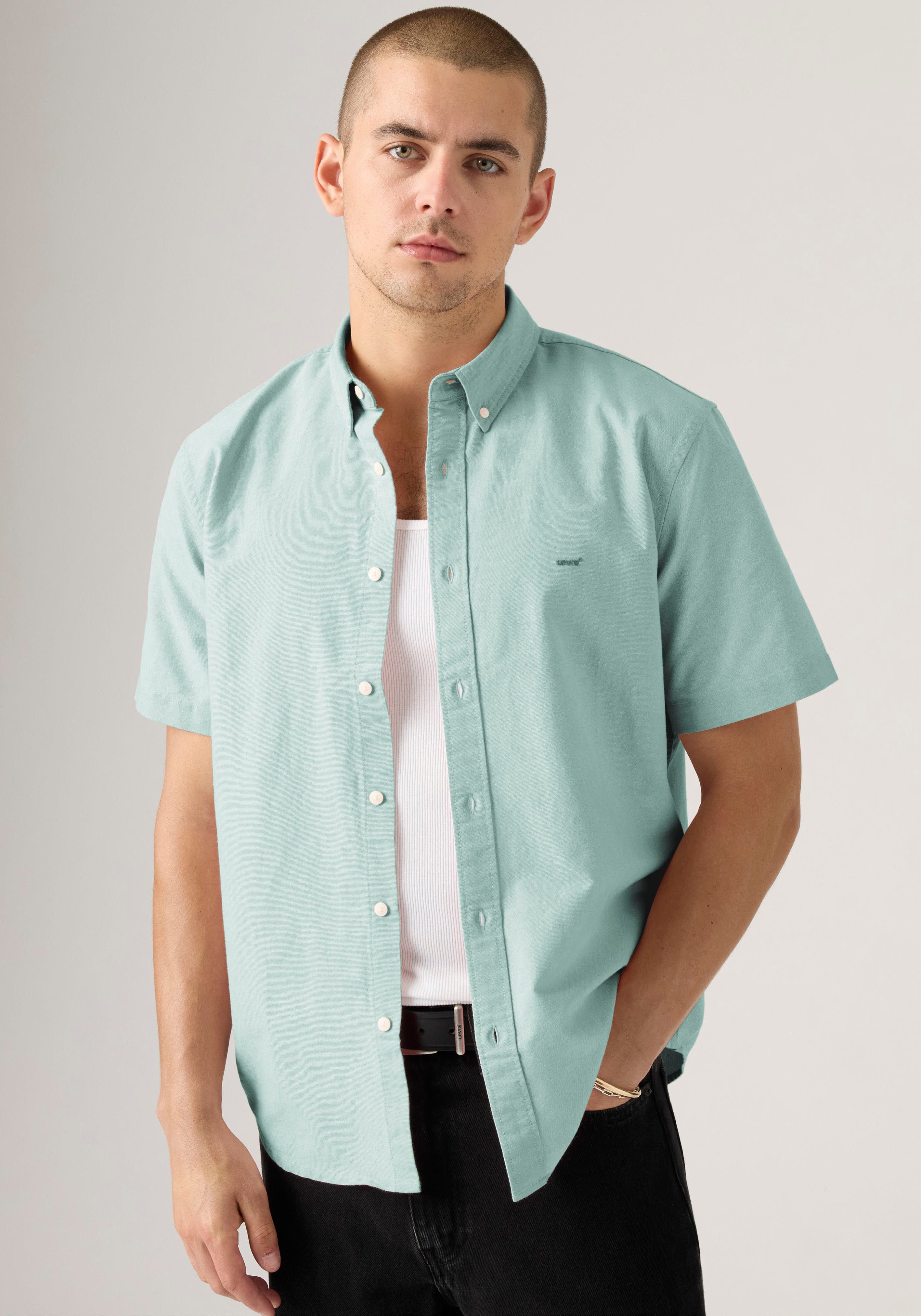 Levi's® Kurzarmhemd SS AUTHENTIC BUTTON DOWN mit kleiner Logostickerei auf der Brust