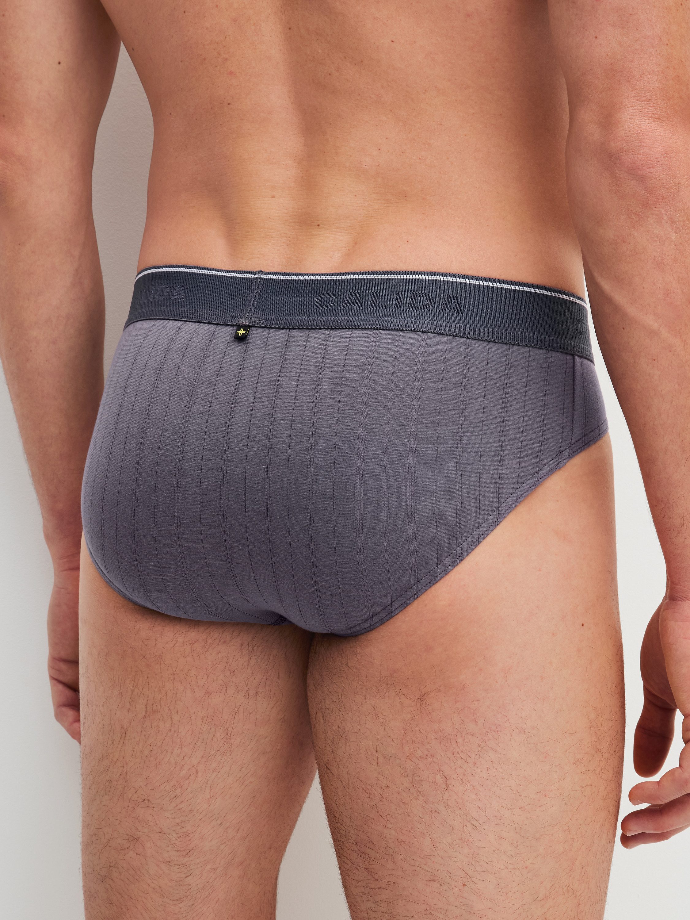 CALIDA Slip Pure & Style Herren (1-St) maskuliner Nadelzug, atmungsaktiv, schnelltrocknend & geruchshemmend