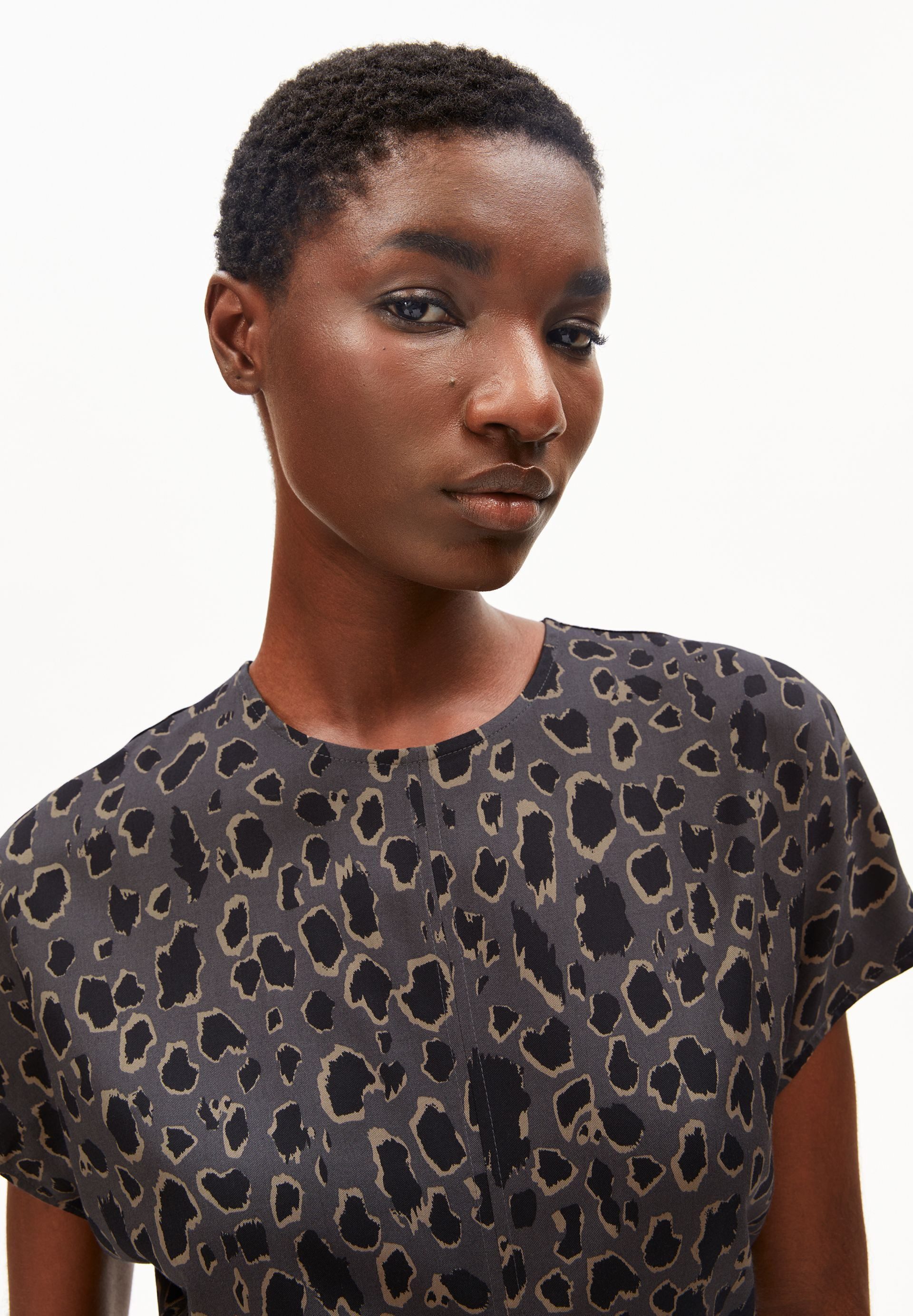 Armedangels Blusentop LEO BAT WING Top aus LENZING™ ECOVERO™ Viskose Mix Regular Fit