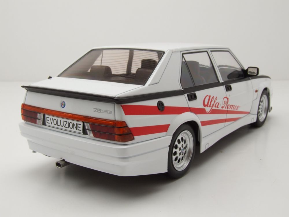 MCG Modellauto Alfa Romeo 75 Turbo Evoluzione 1987 weiß Modellauto 1:18 MCG, Maßstab 1:18