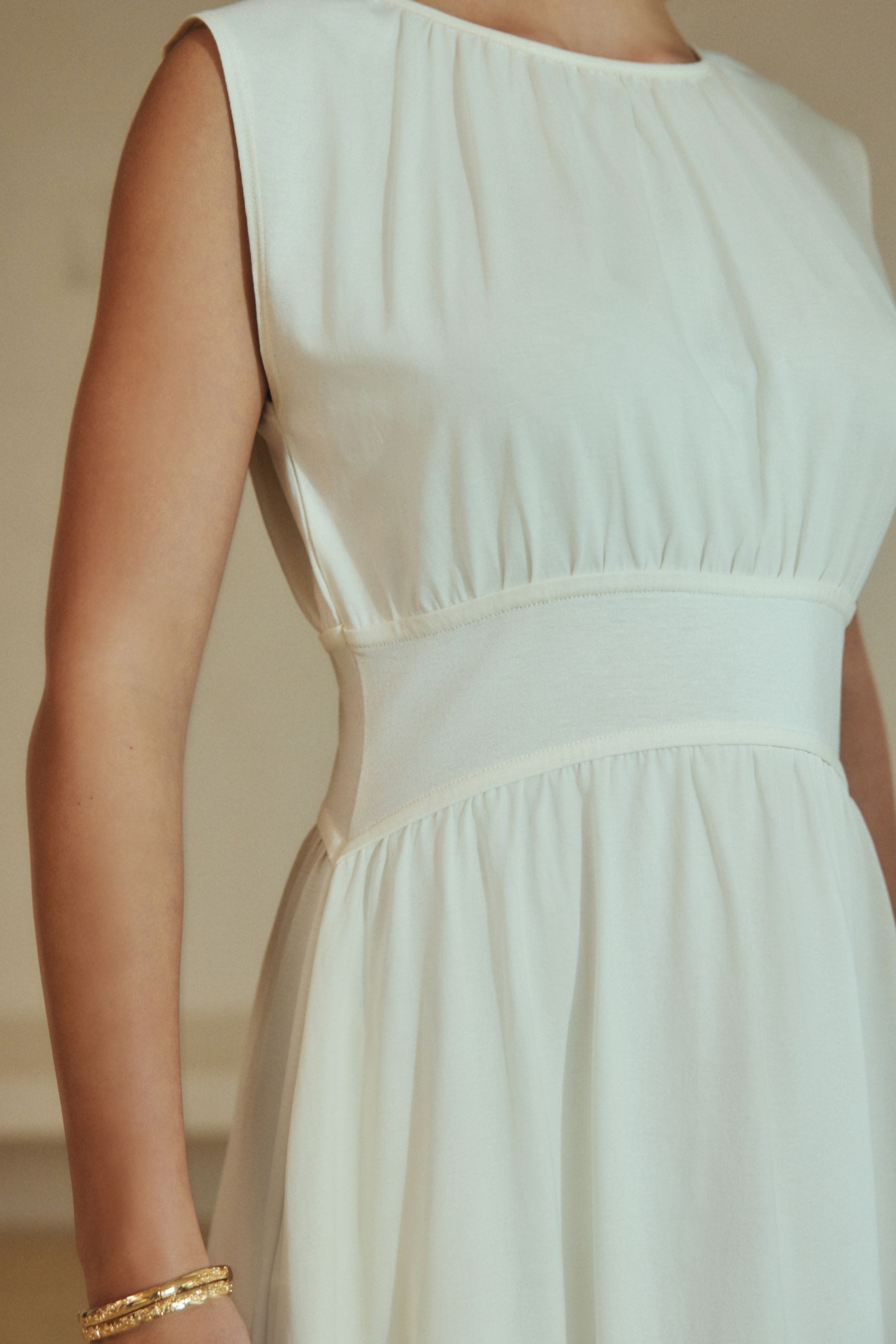 Next Midikleid Sommerliches, tailliertes Jersey-Midikleid (1-tlg)