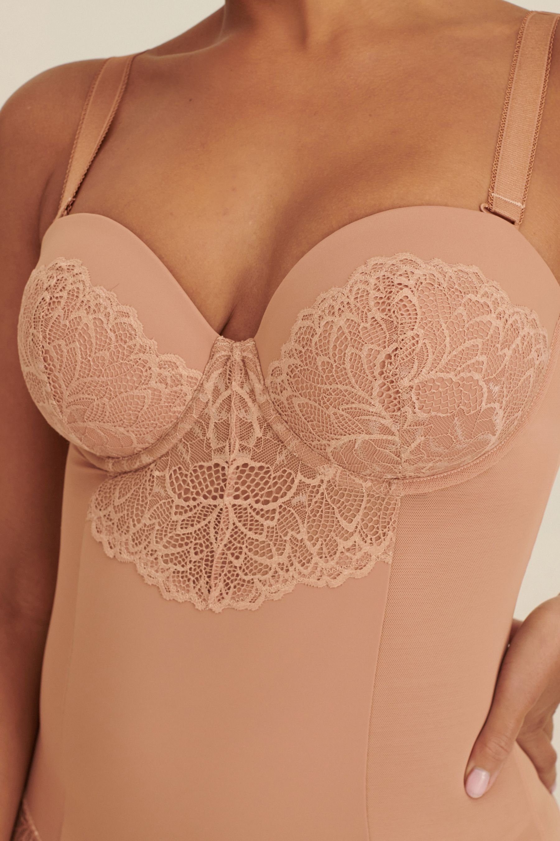 Next Miederbody Figurformender Body mit Spitze und Körbchen (1-tlg)