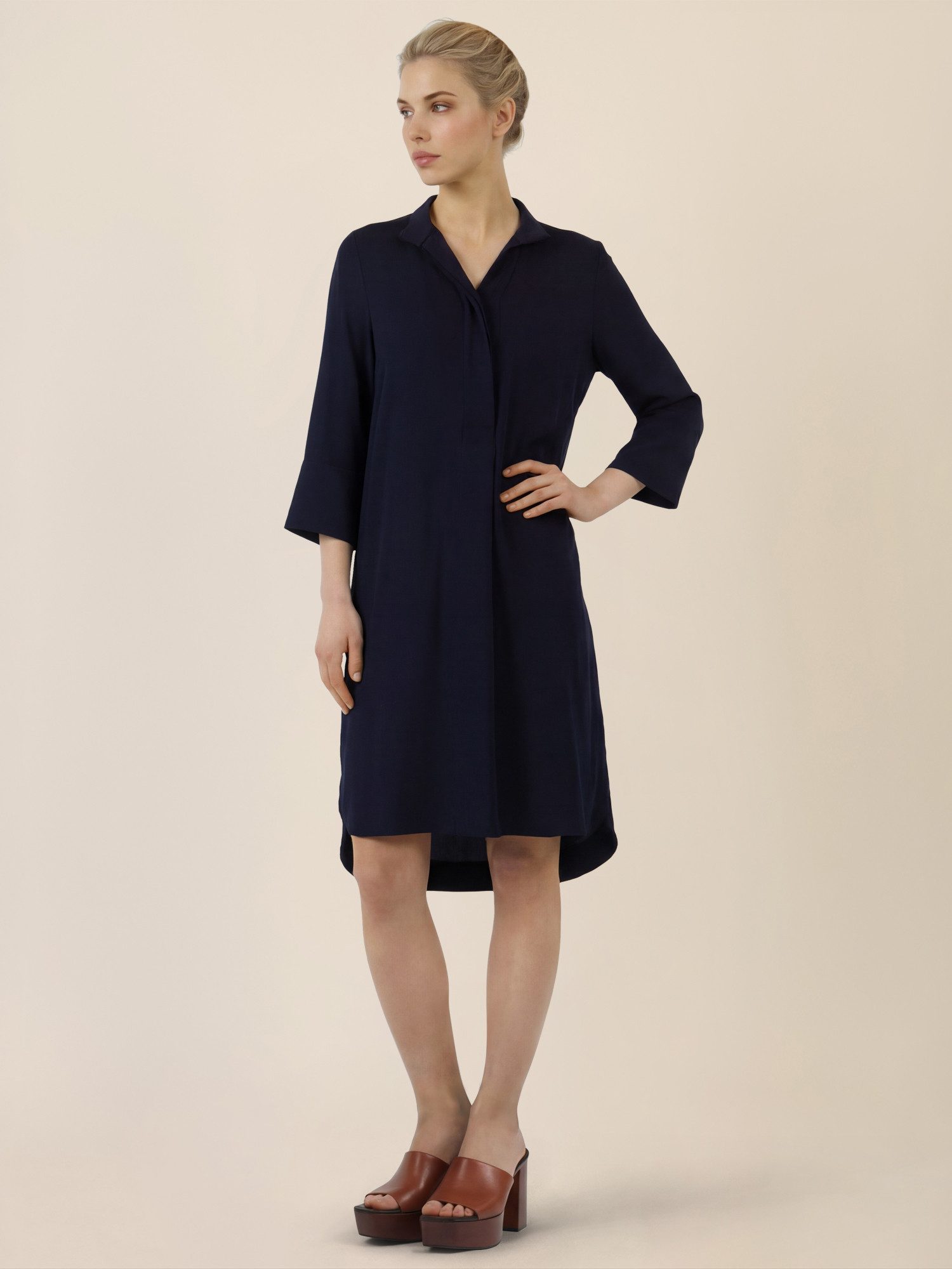 Apart Jerseykleid mit V-Ausschnitt und 3/4-Ärmeln günstig online kaufen