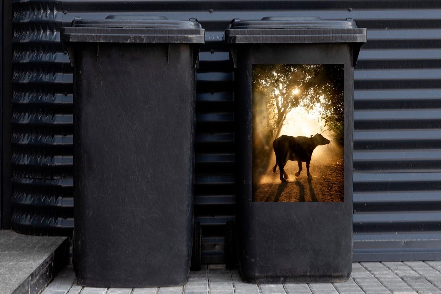 MuchoWow Wandsticker Tiere Mülleimer-aufkleber, (1 St), Abend Abfalbehälter - Mülltonne, Kuh - Sticker, Container