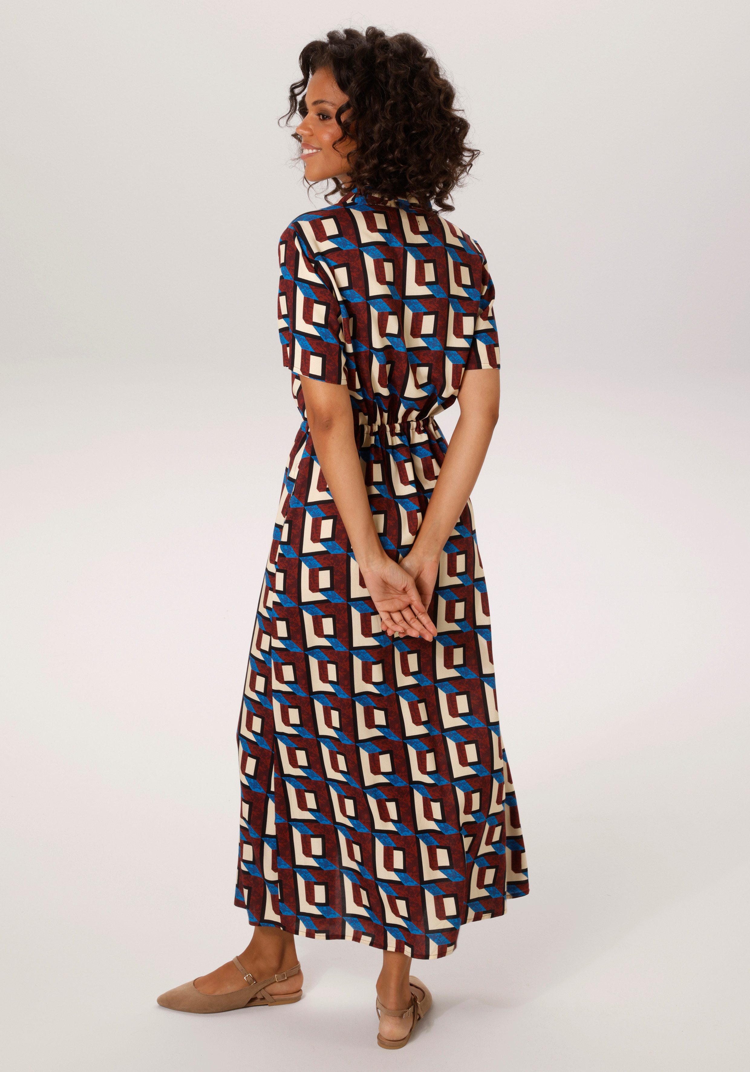 Aniston CASUAL Sommerkleid mit trendfarbenem, grafischen Druck
