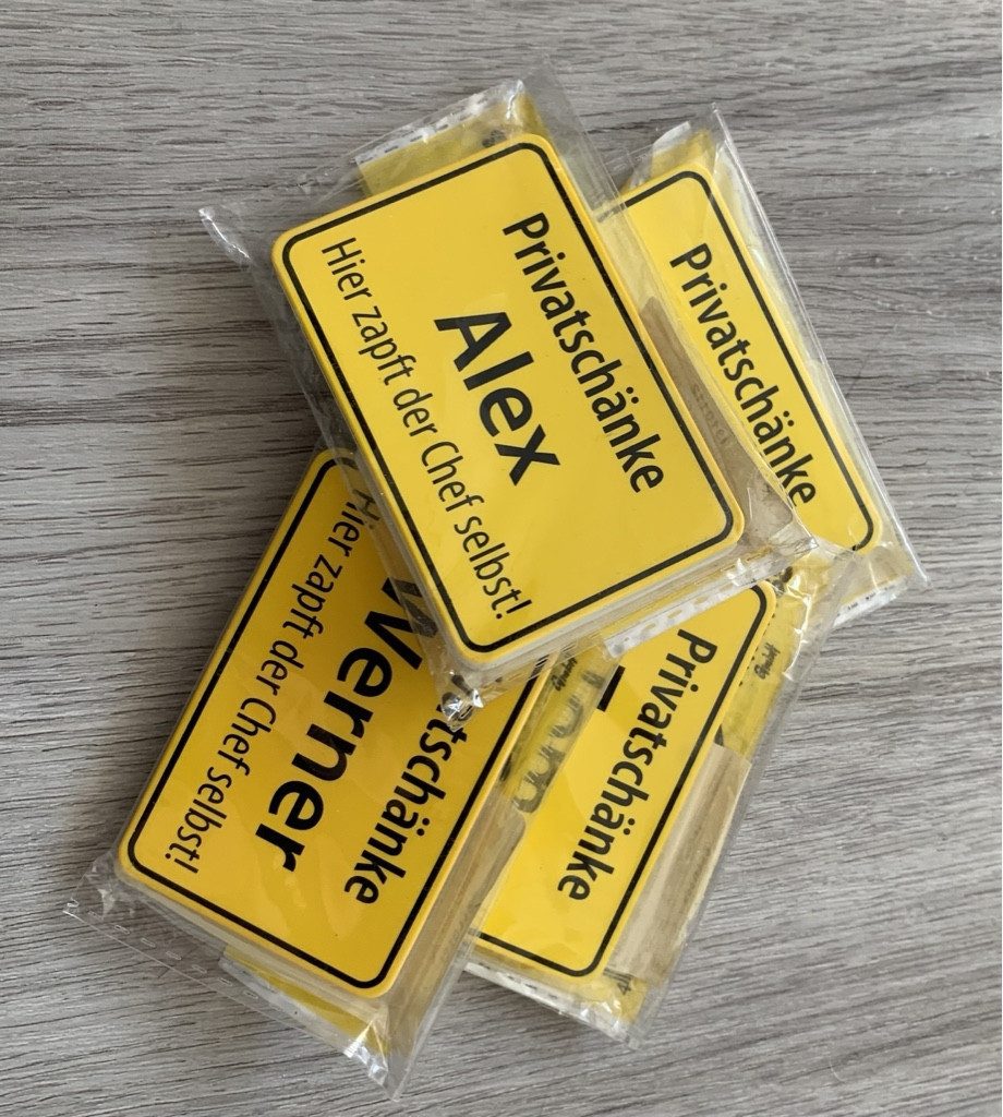 Albatros Schlüsselanhänger \Jonas\" - Flaschenöffner Ortsschild Männername