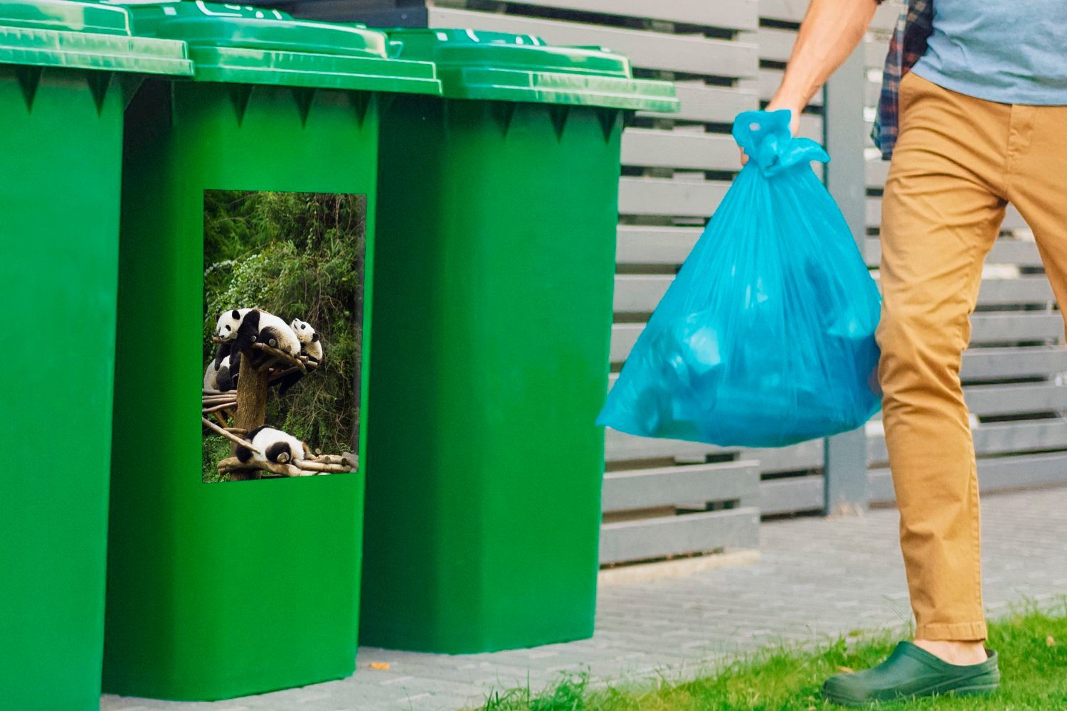 MuchoWow Wandsticker Pandas - Holz Container, St), Abfalbehälter - Treppe Sticker, (1 Mülltonne, Mülleimer-aufkleber