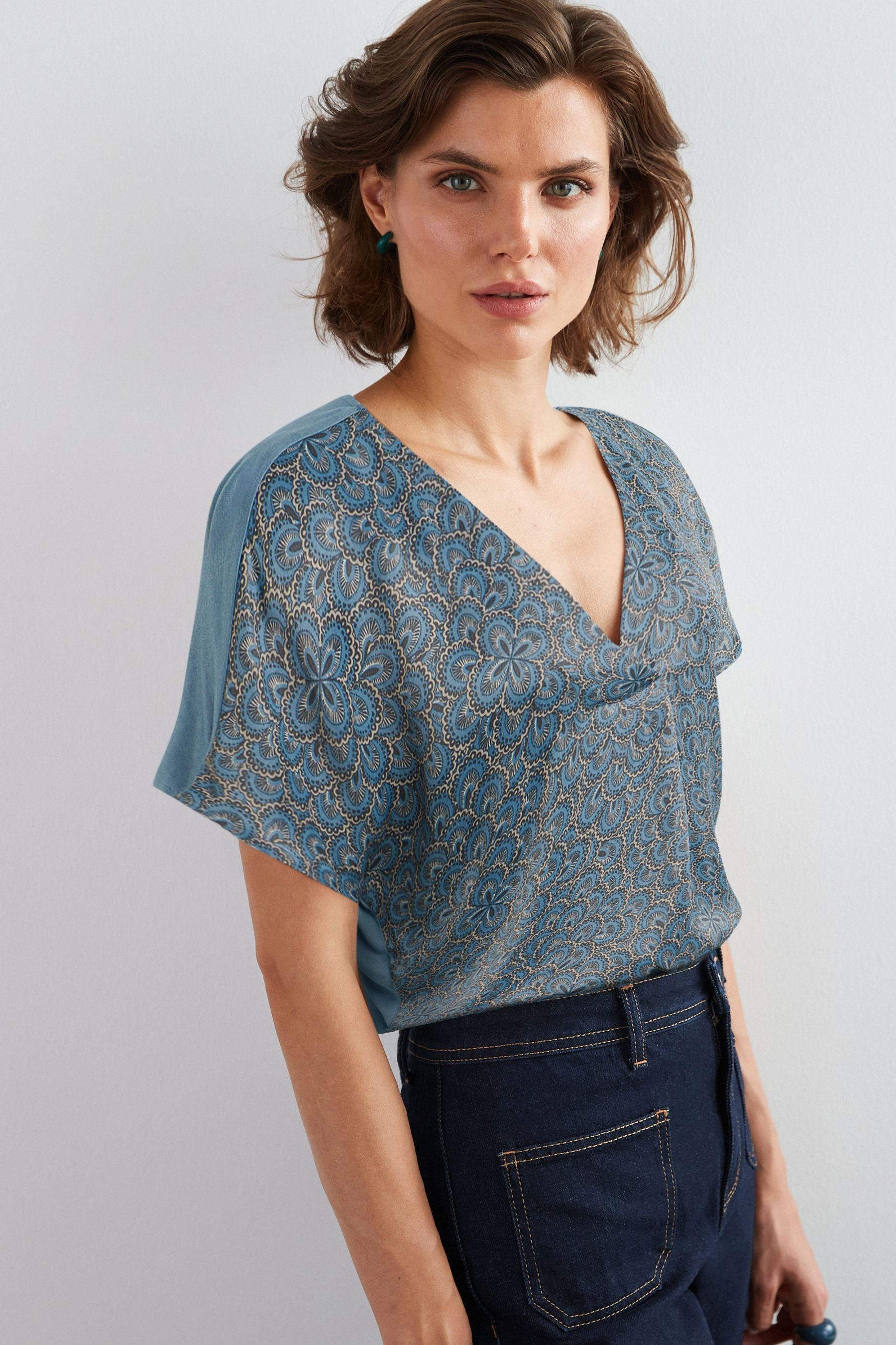 Next Longshirt Kurzärmeliges T-Shirt mit V-Ausschnitt Satin Blue (1-tlg) Floral aus