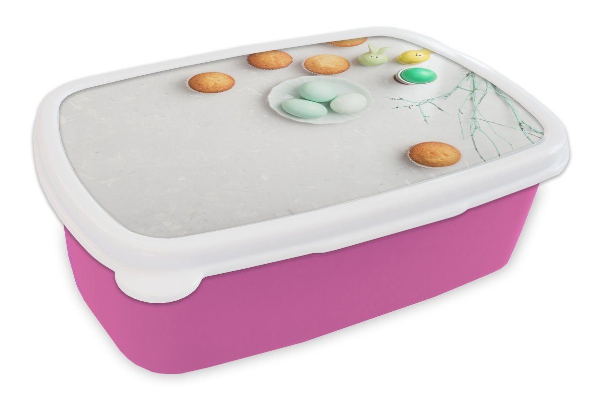MuchoWow Lunchbox Bemalte Ostereier auf einem hellen Hintergrund zu Ostern, Kunststoff, (2-tlg), Brotbox für Erwachsene, Brotdose Kinder, Snackbox, Mädchen, Kunststoff rosa