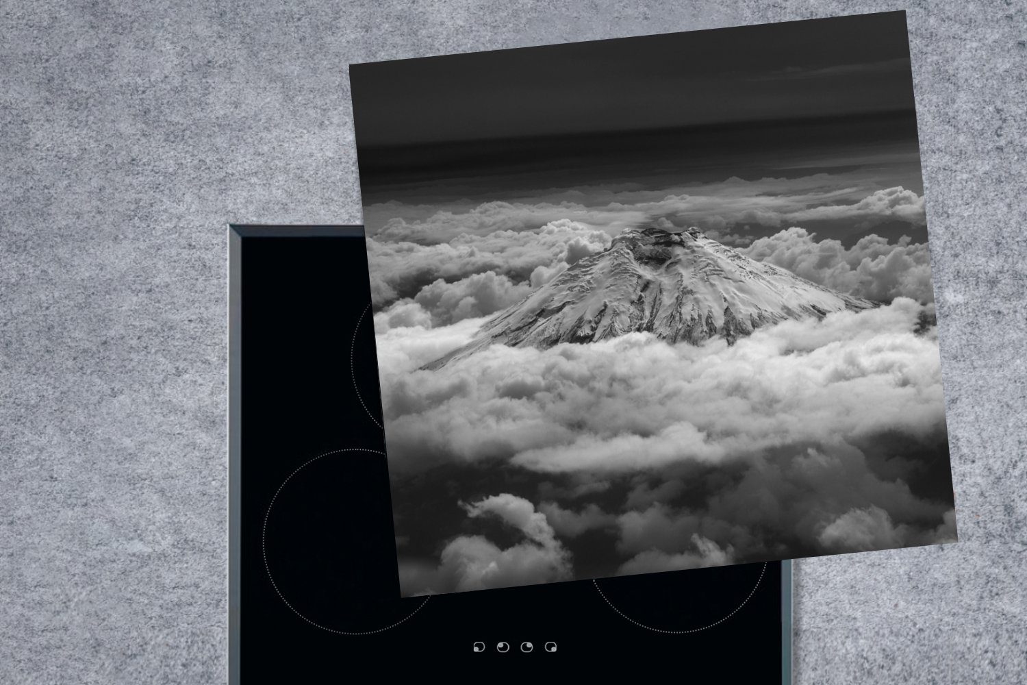 Herdblende-/Abdeckplatte für - Ecuador, Vinyl, - - Schnee 78x78 cm, Schwarz Weiß küche MuchoWow (1 tlg), Ceranfeldabdeckung, Arbeitsplatte