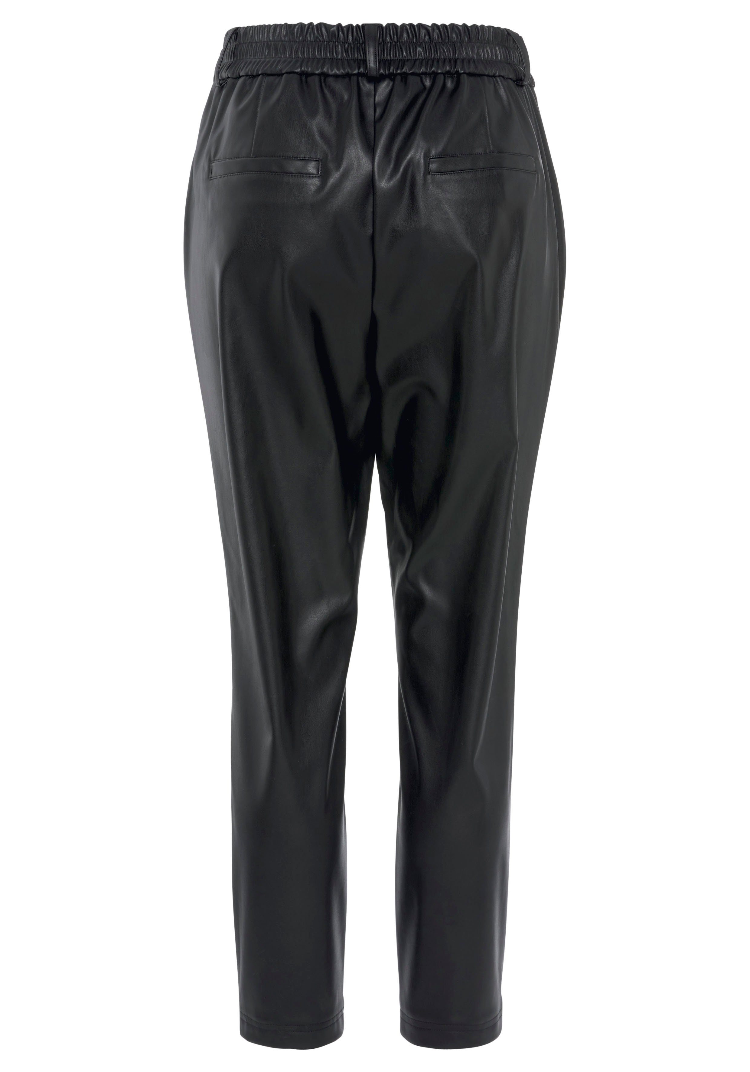 LASCANA Schlupfhose aus Lederimitat, bequeme Stoffhose, elegant-chic – Bild 4 von 5