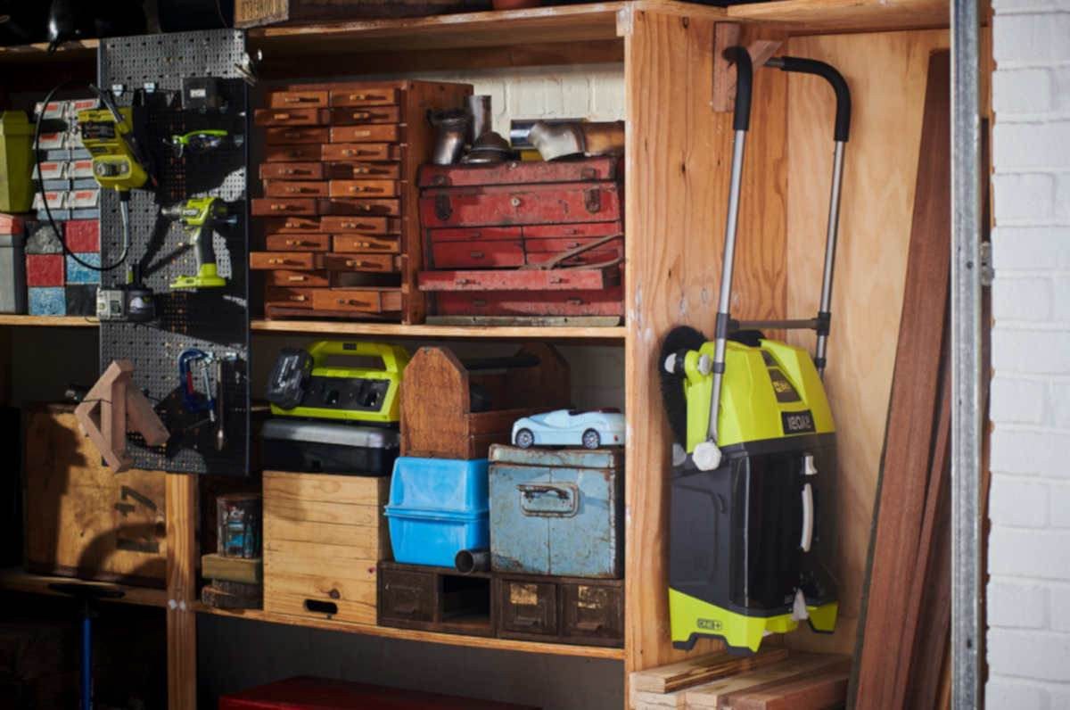 RYOBI Kehrmaschine RYOBI Akku-Kehrmaschine mit Akku Kehrbesen Straßenkehrer ONE+ 18V