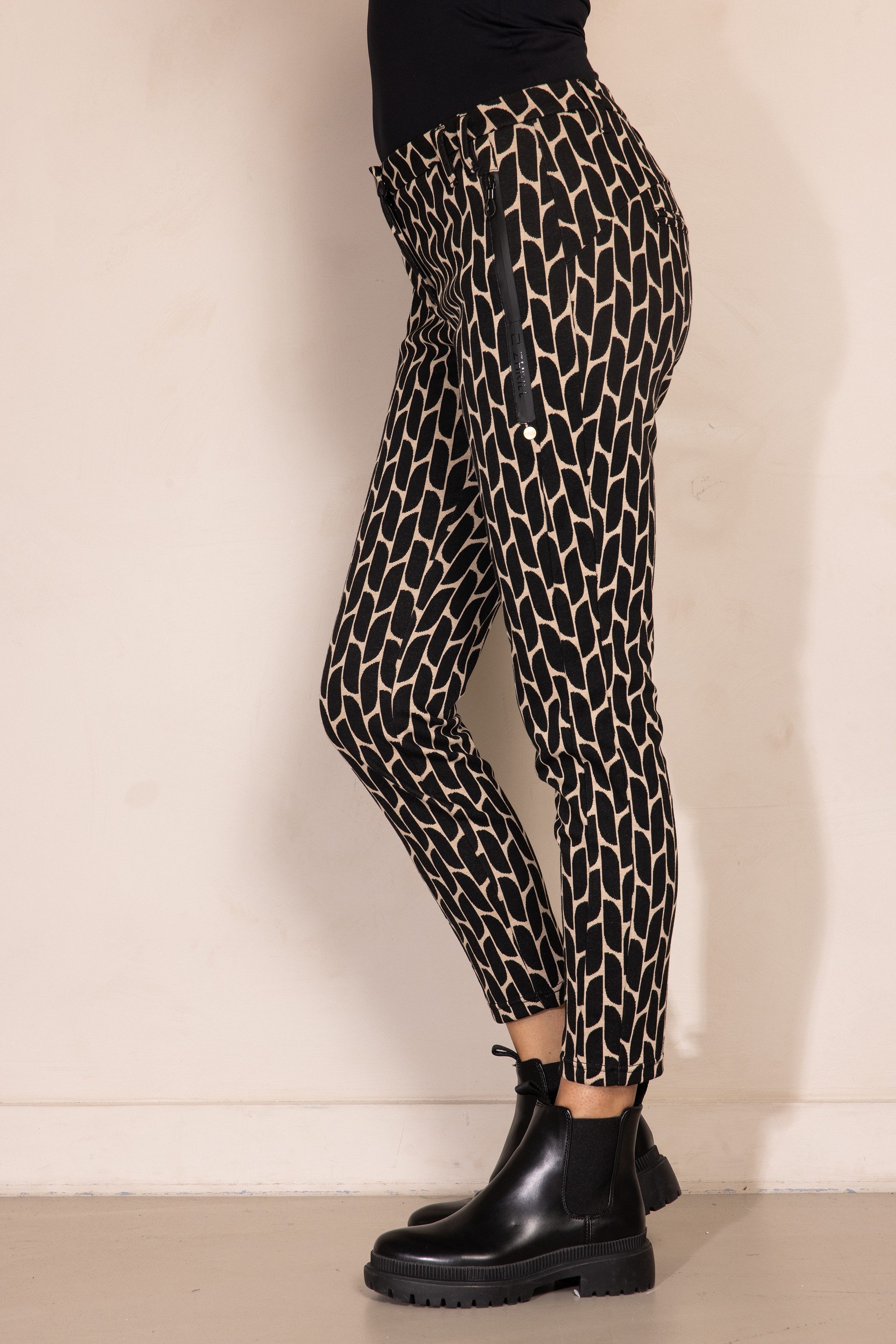 Zhrill 7/8-Hose ZHCHIARA Grafisches Allover-Muster, Slim Fit, knöchellang