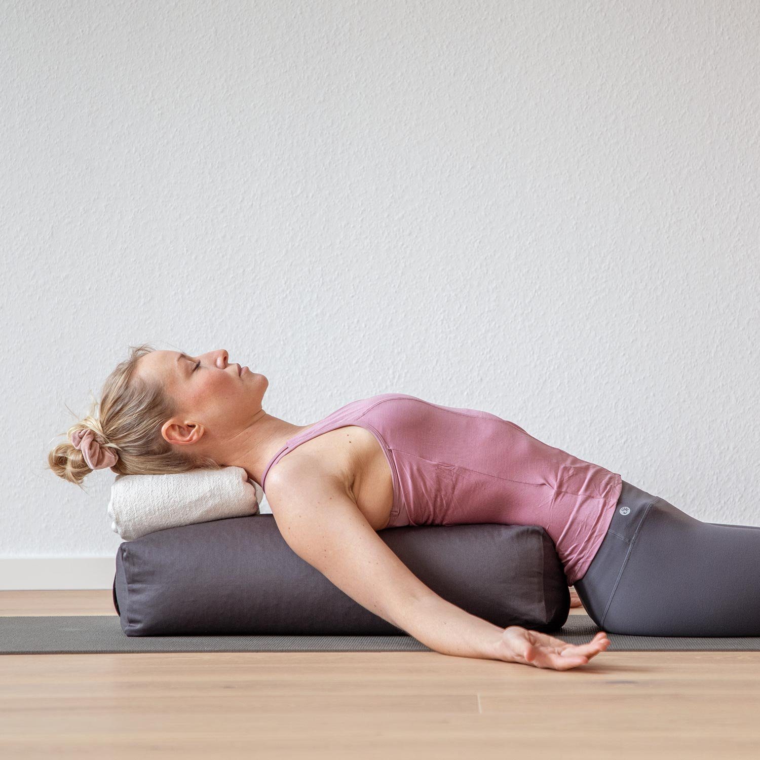 bodhi Yoga Bolster Yoga-Bolster SALAMBA ECO, Füllung: Dinkel dunkelblau