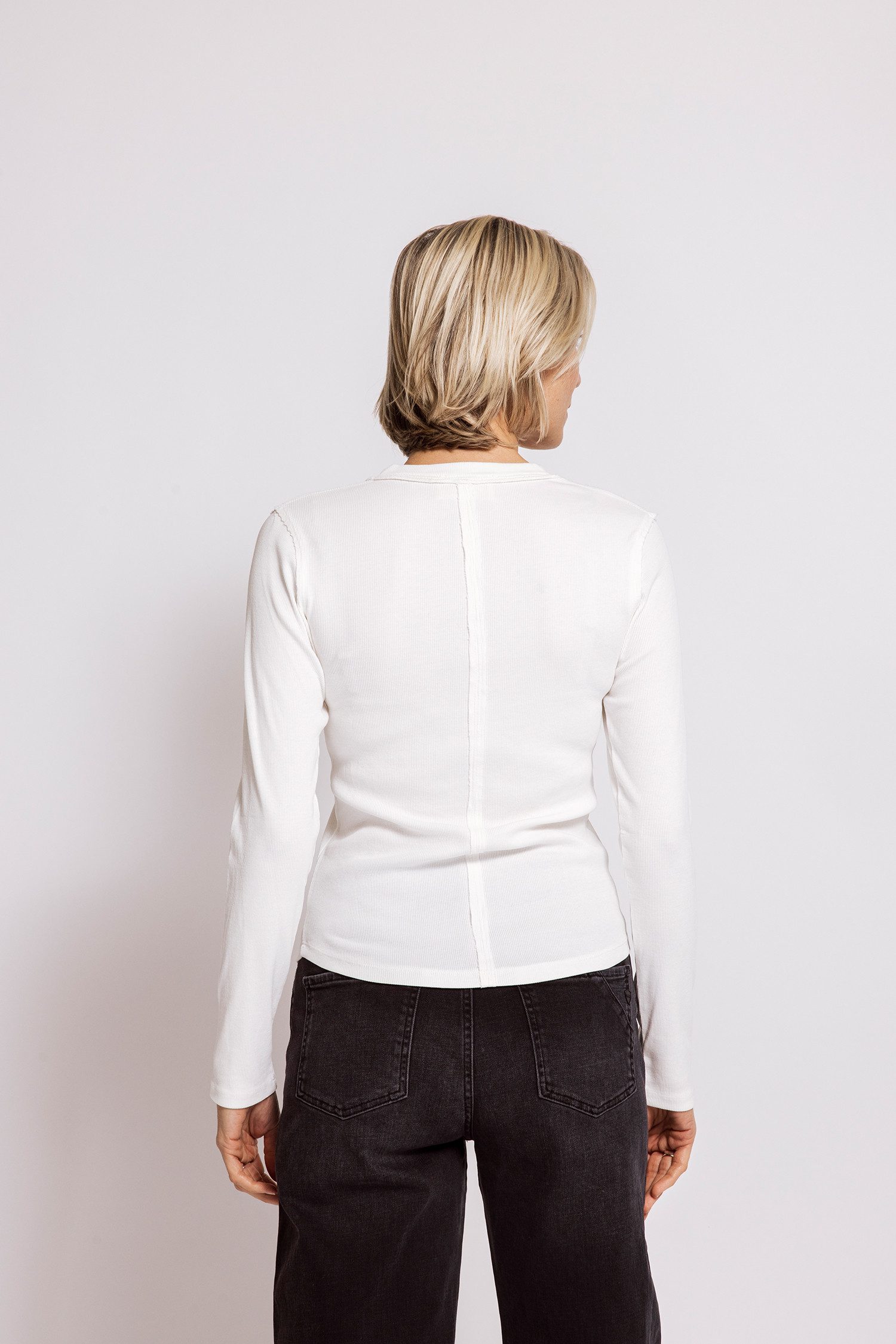 Zhrill Langarmshirt NAMI bequeme Passform, unifarben, offene Kanten – Bild 2 von 3