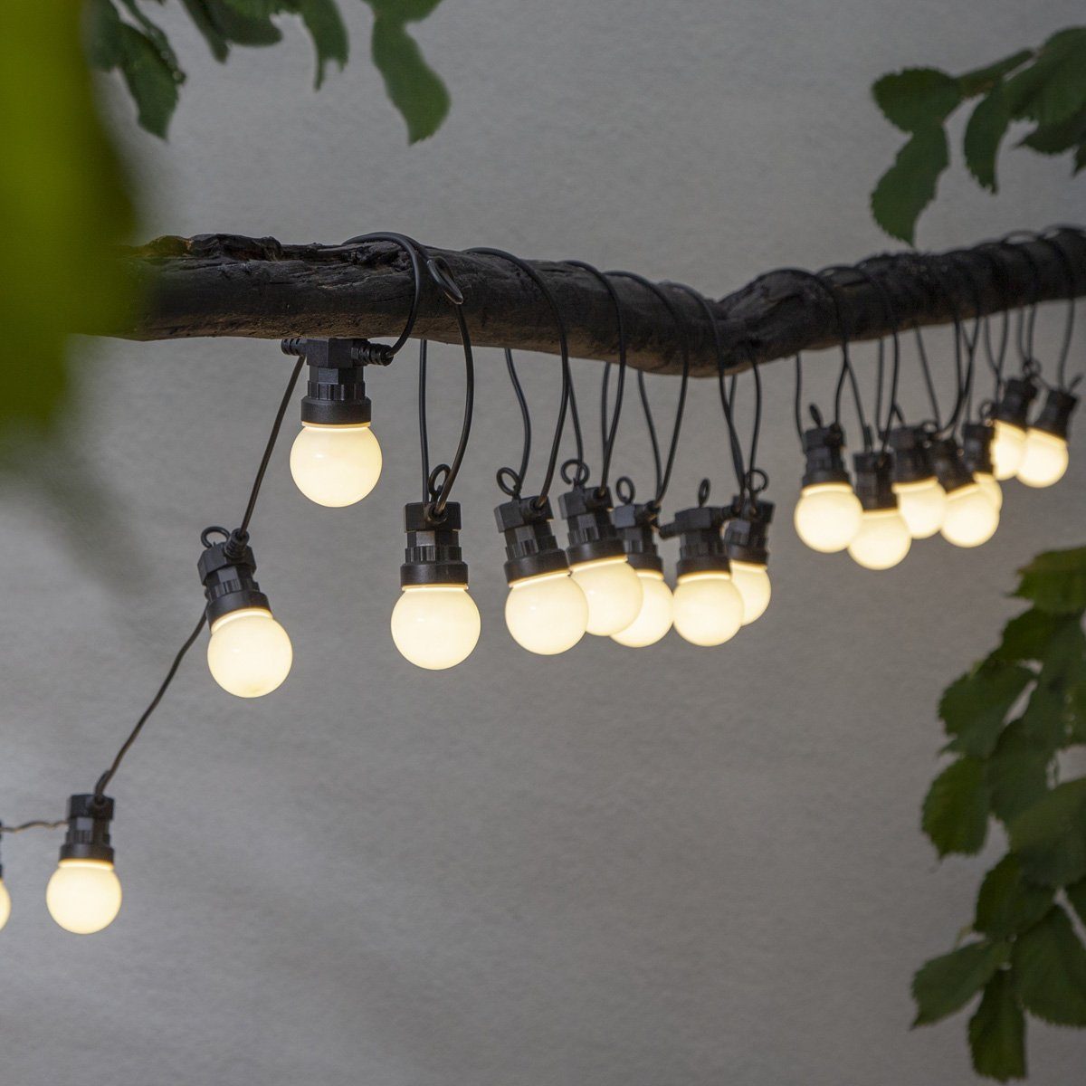 STAR TRADING LED-Lichterkette LED Lichterkette CIRCUS opal 20 Kugeln warmweiße LED 8,8m außen, 20-flammig