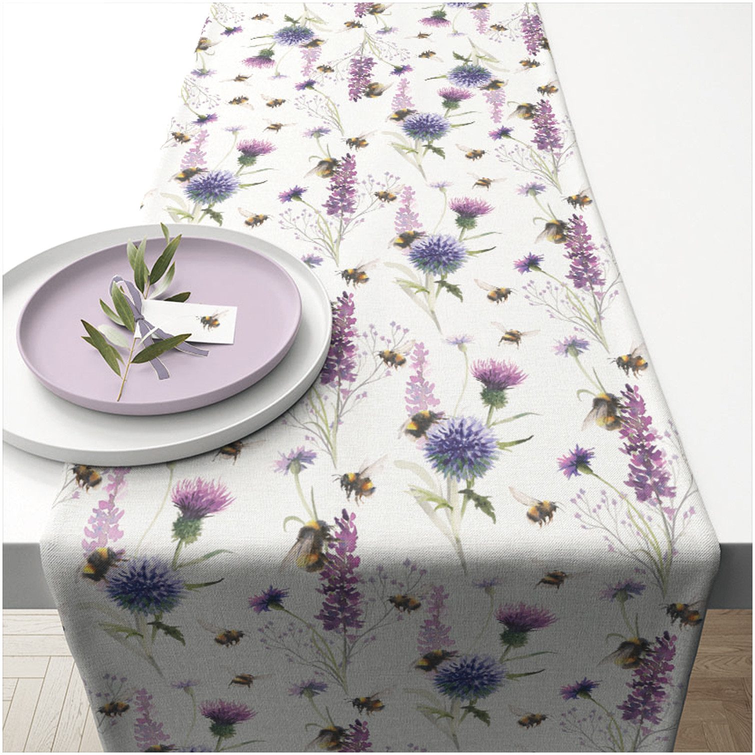 Ambiente® Tischläufer Bumblebees in the meadow günstig online kaufen
