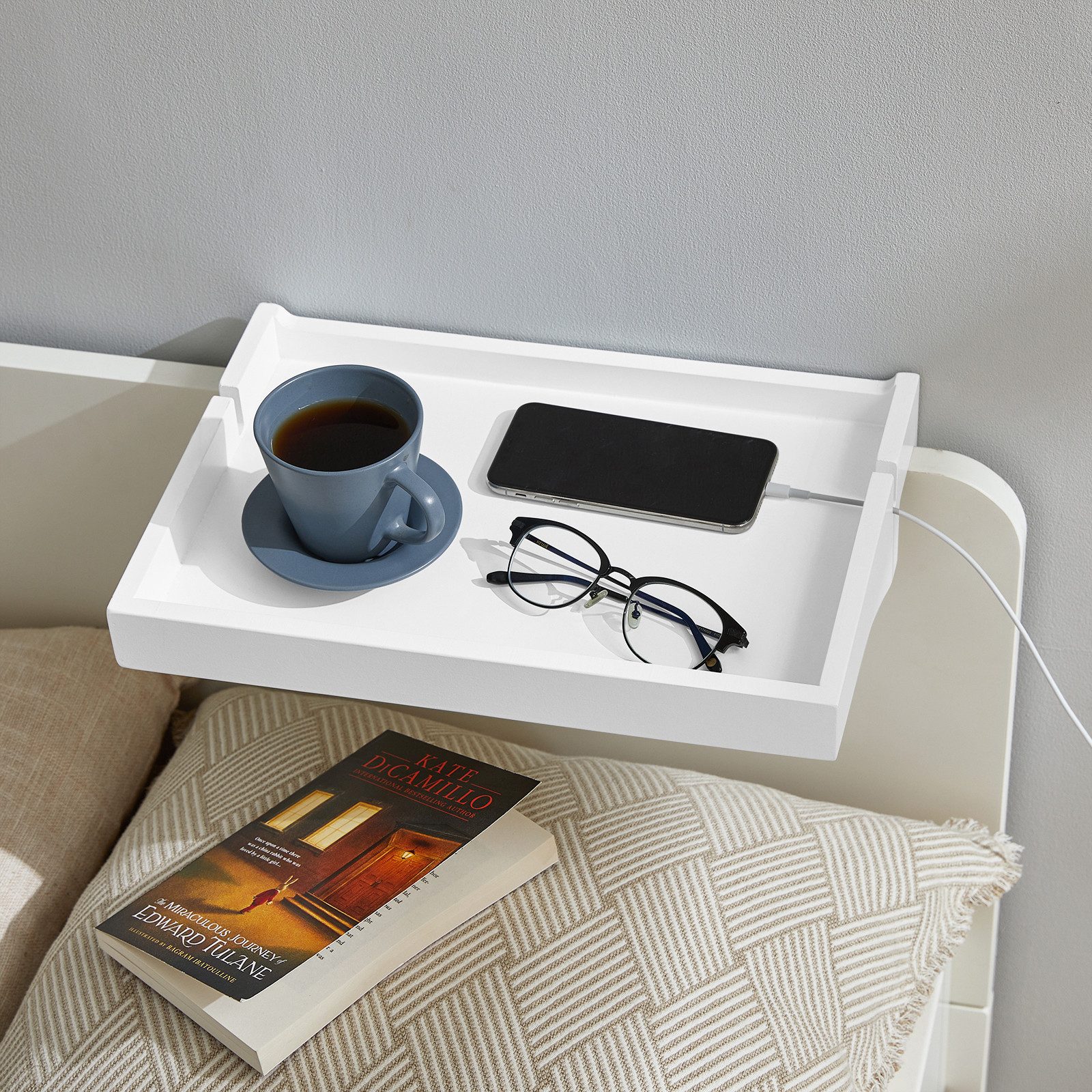 SoBuy Nachttisch NKD01, Klemmregal fürs Bett mit Kabelführung, Bambus, Bettablage mit Kabelführung Regal für Mobiltelefon Fernbedienung