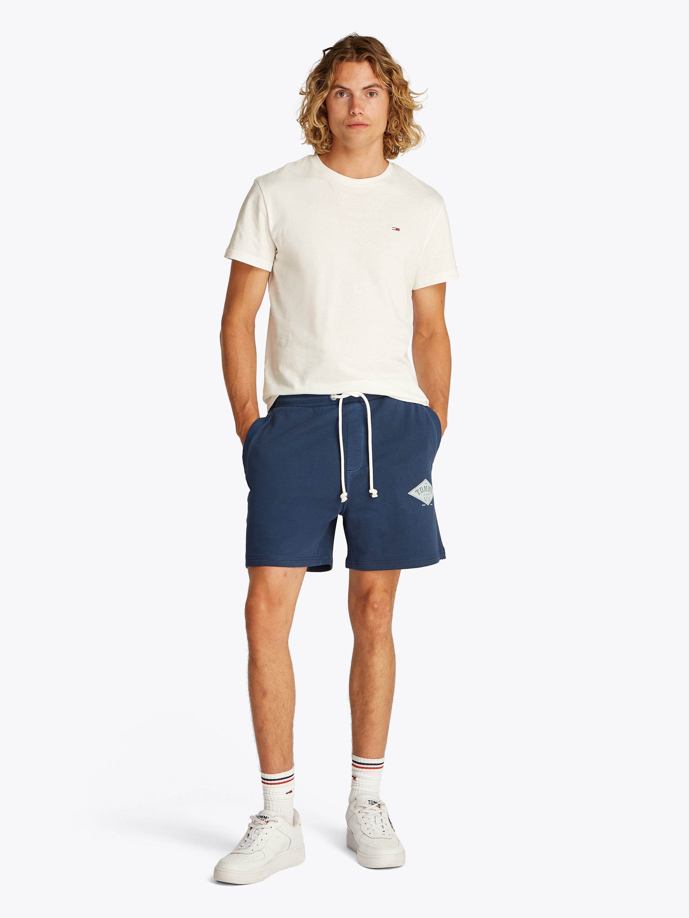 Tommy Jeans Sweatshorts TJM REG VARSITY GRAPHICS SHORT