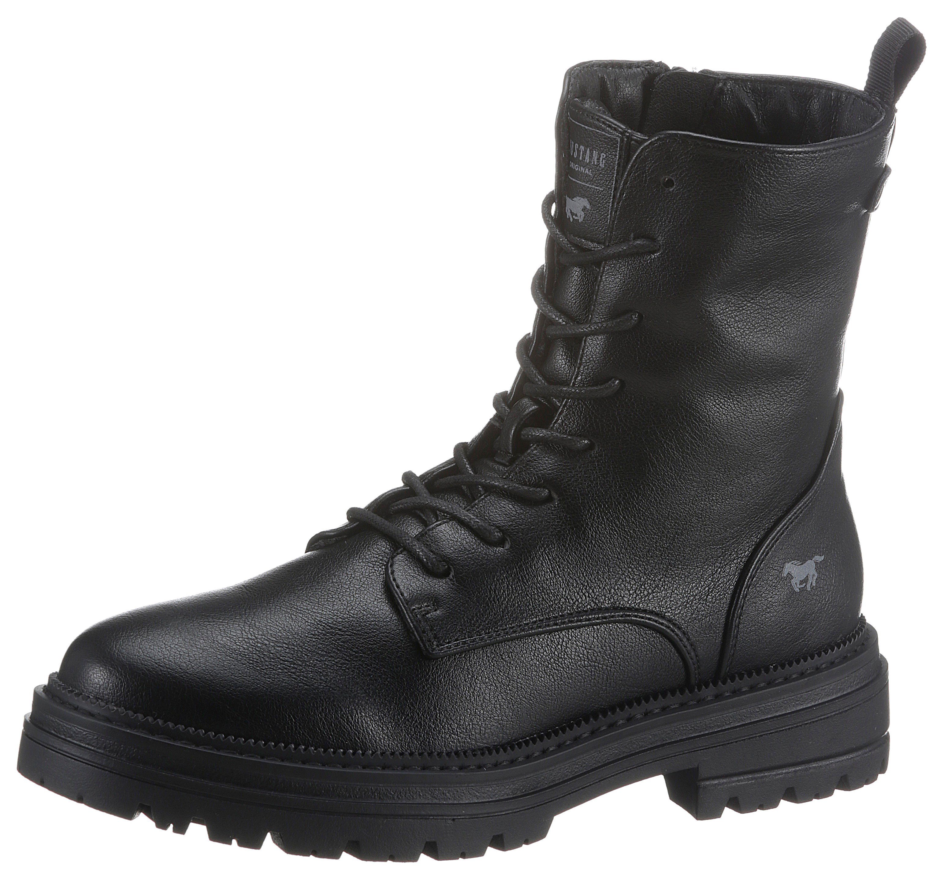 Mustang Shoes Winterstiefelette mit Nieten und Zierriegel an der Ferse