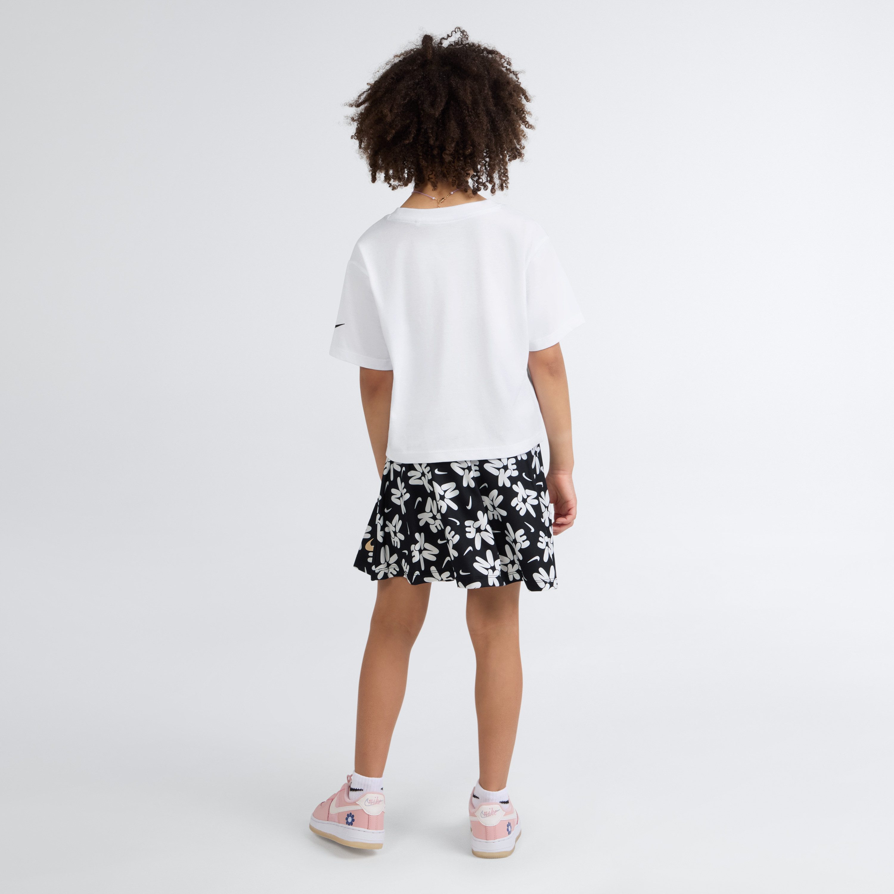 Nike Sportswear T-Shirt & Shorts NKG BOLD PLAY SCOOTER SET (2-tlg) 2-teiliges Set aus T-Shirt und Shorts, für Kinder