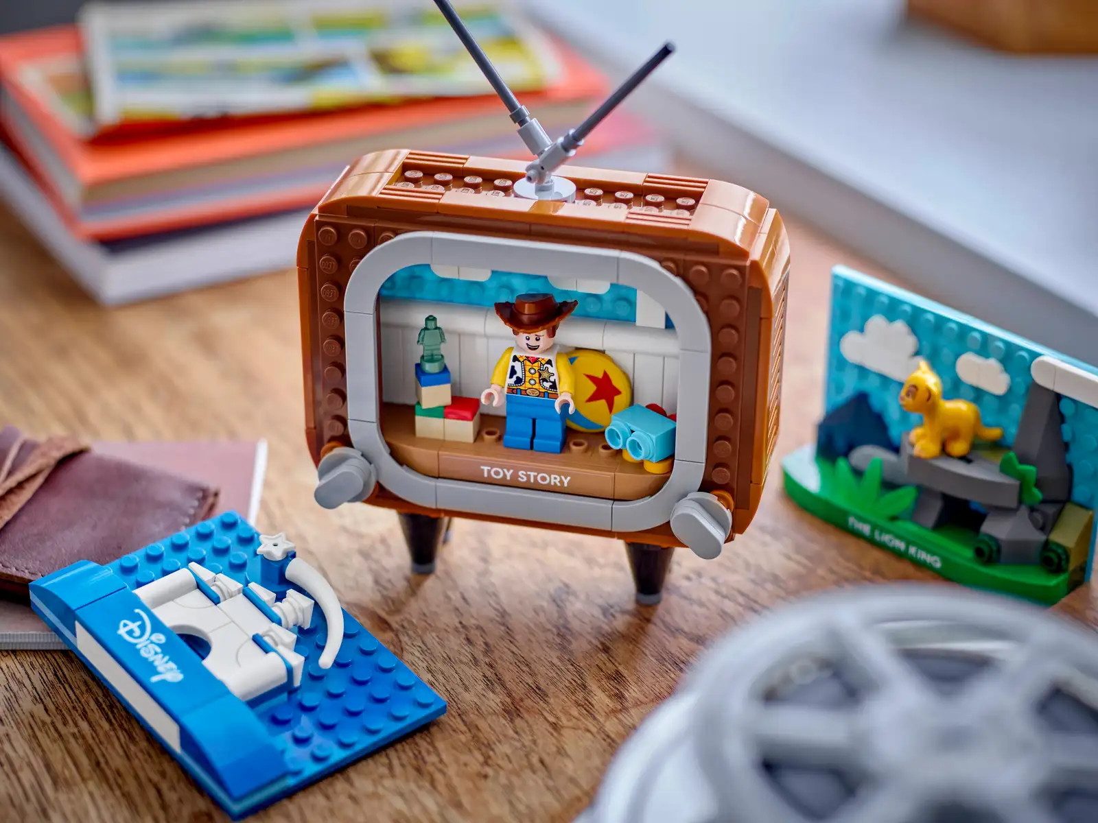 Disney Lego Retro-Fernseher Disney Szenen 2025 (40774) Limited Edition Spie günstig online kaufen