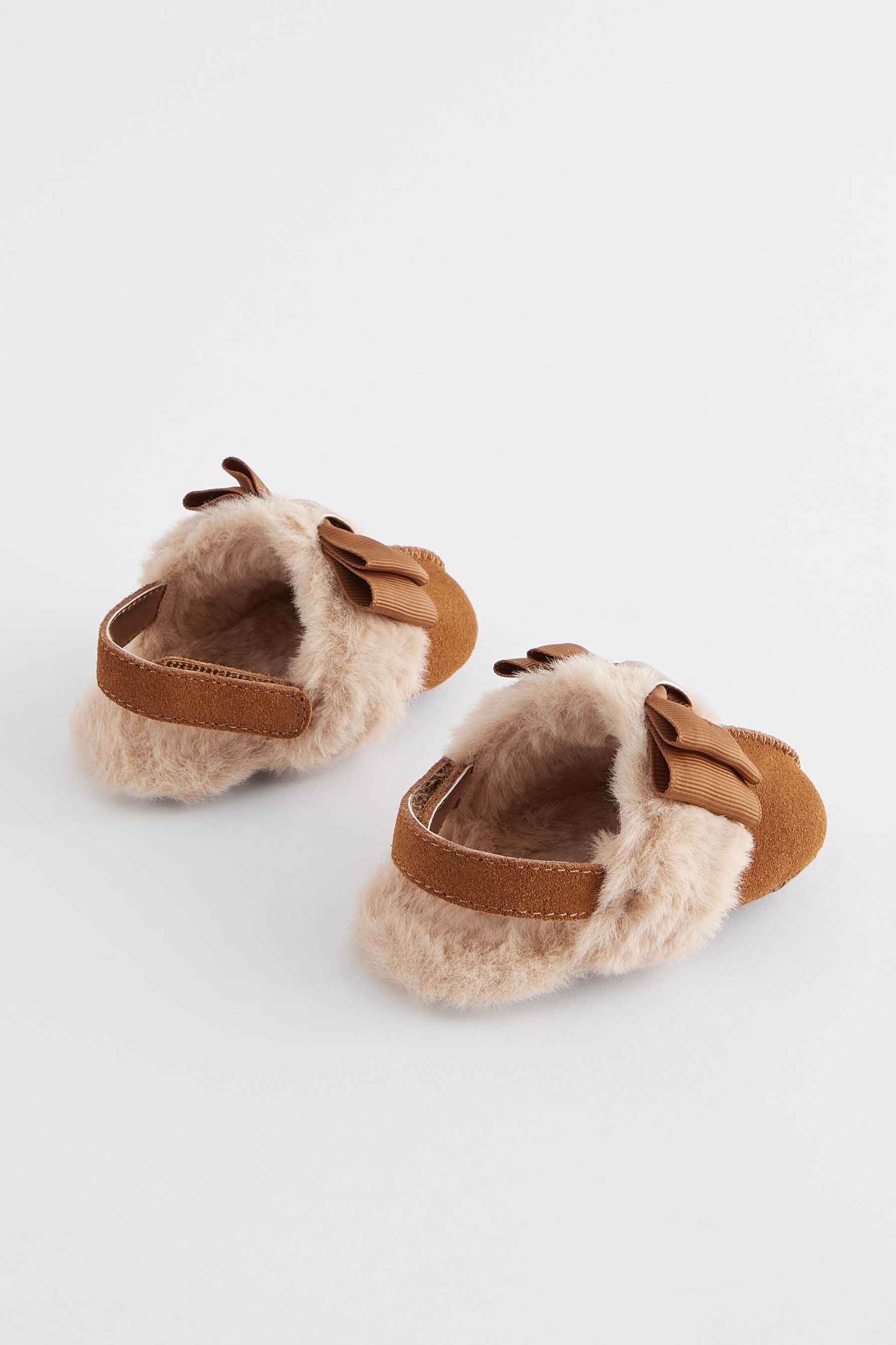 Baker by Ted Baker Baker by Ted Baker Kunstfell-Babschuhe für Mädchen Pantolette (1-tlg)