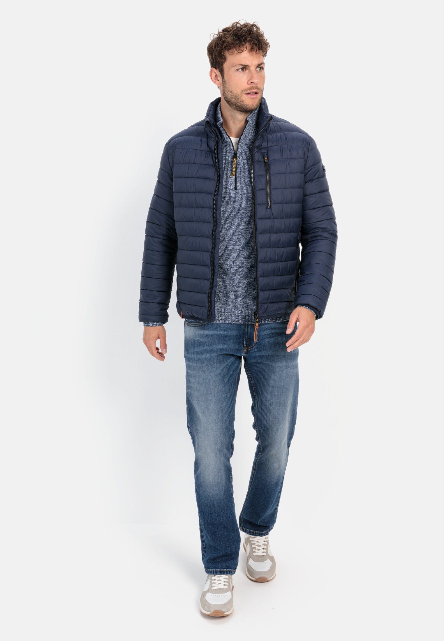 camel active Blouson ohne Daune aus recyceltem Polyester Markenlabel