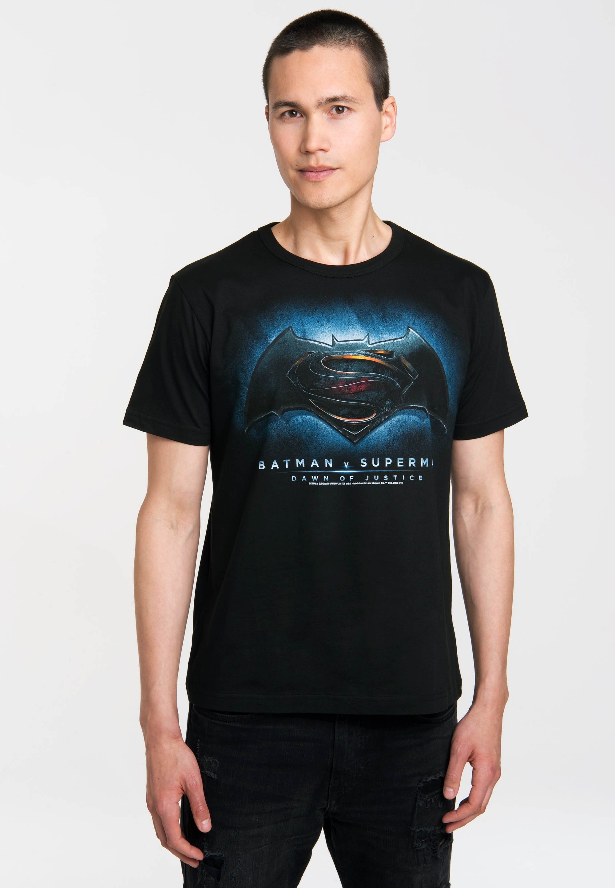 LOGOSHIRT T-Shirt Batman Dawn coolem Frontdruck v Justice mit Superman of 