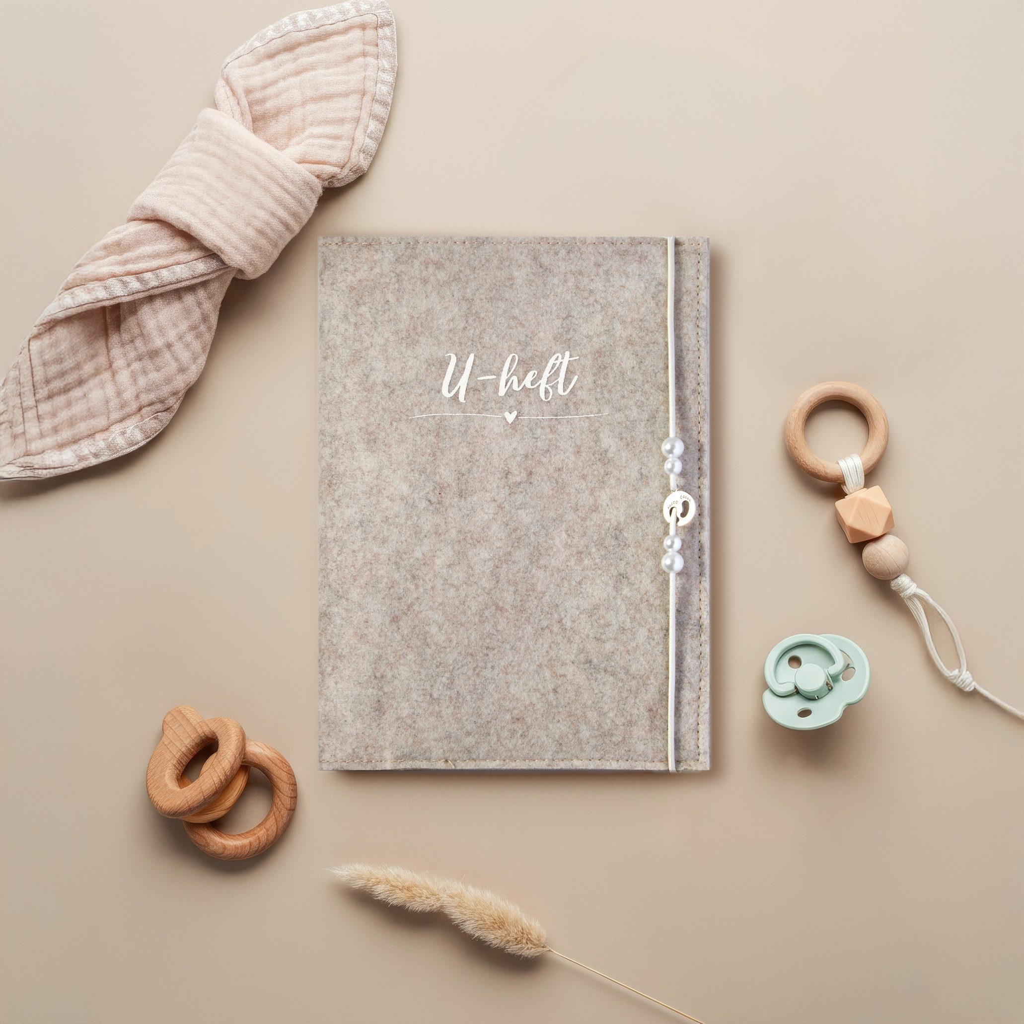 NuNi Mutterpass-Hülle Uheft-Hülle, Untersuchungsheft, Impfpasshülle, Perlen, Babyfußanhänger