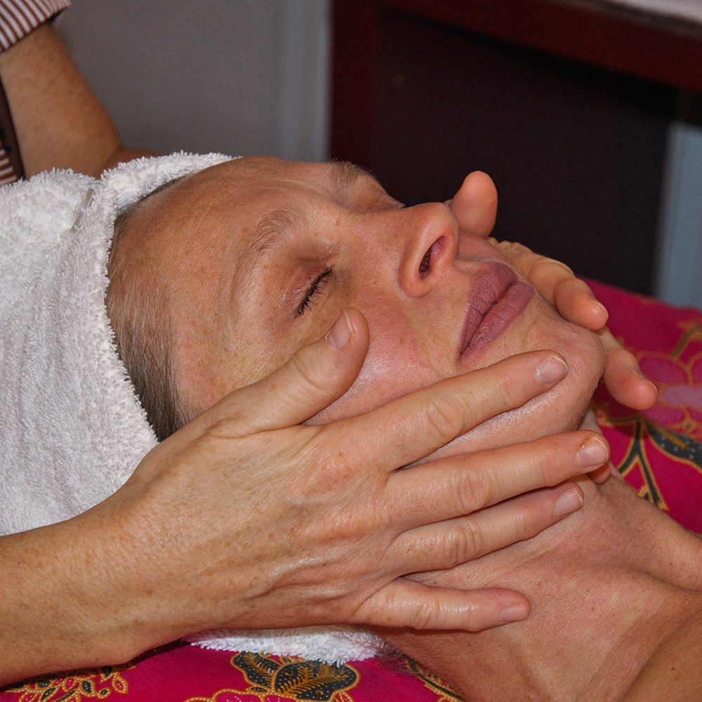 Jochen Schweizer Erlebnisgutschein Anti Aging Gesichtsbehandlung München (1,5 Std), Starte frisch in den Tag – mit der Anti-Anging Gesichtsbehandlung