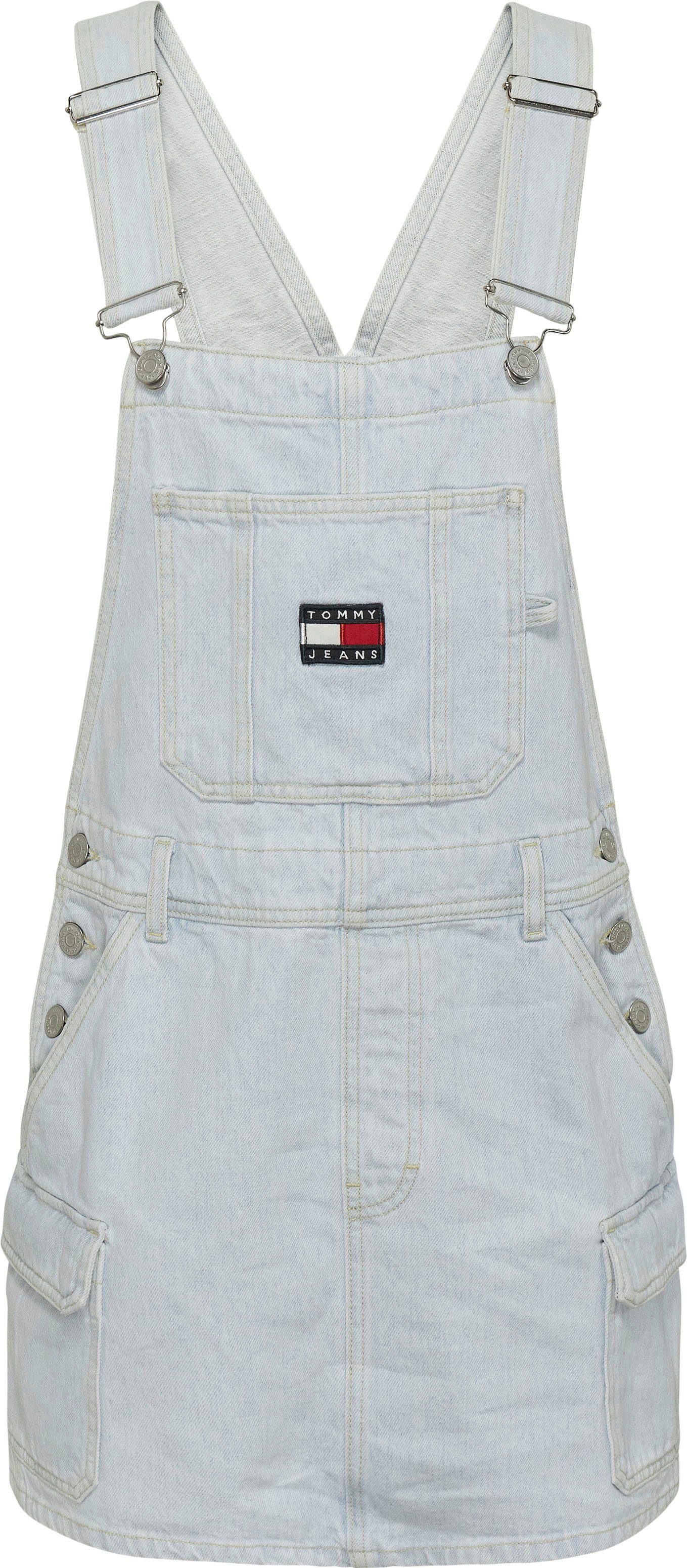 Tommy Jeans Latzkleid »SRPLS DNM DUNGAREE DRESS BF8011« mit Tommy Jeans  Badge online kaufen | OTTO