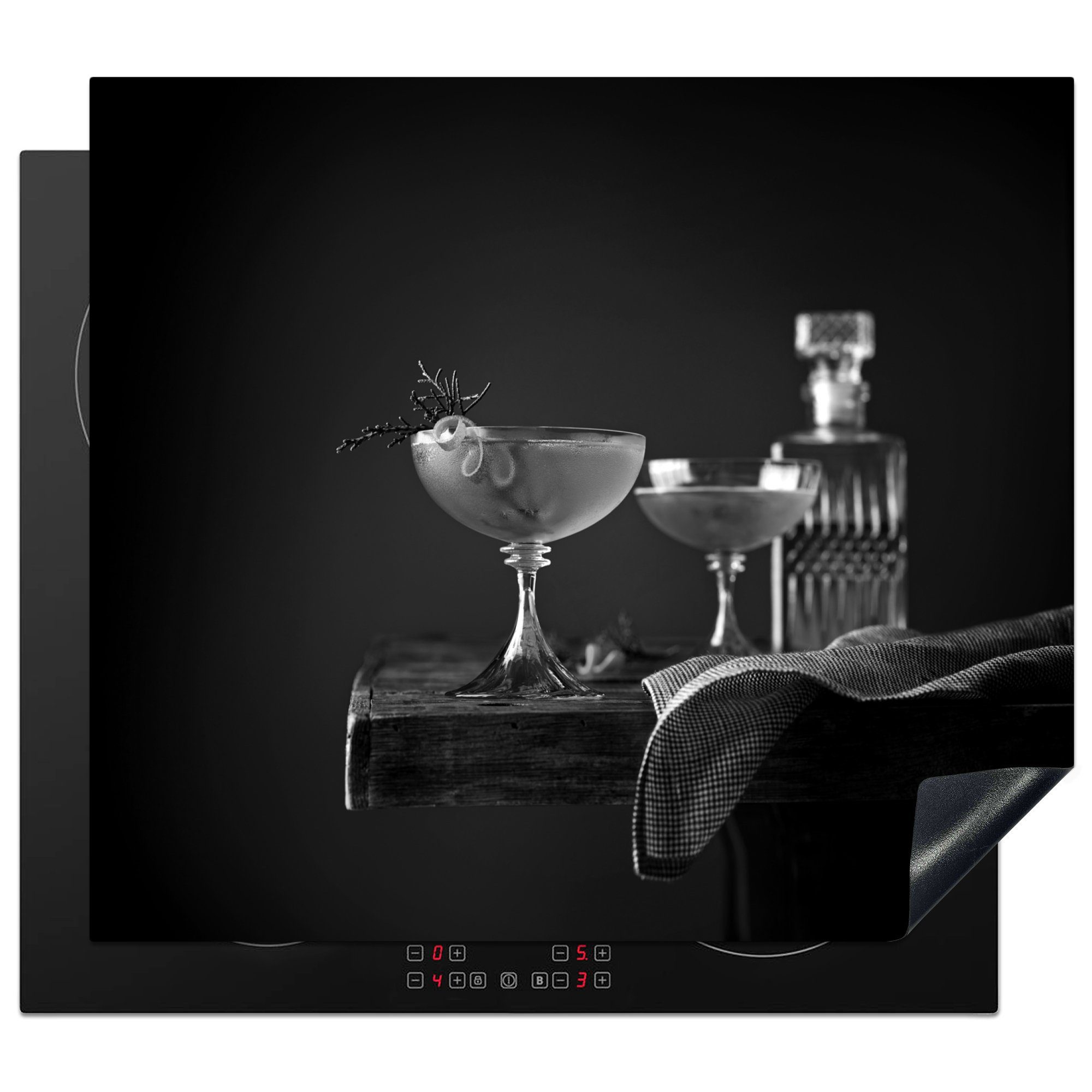 MuchoWow Herdblende-/Abdeckplatte Stillleben Cocktails auf dunklem Hintergrund - schwarz und weiß, Vinyl, (1 tlg), 60x52 cm, Mobile Arbeitsfläche nutzbar, Ceranfeldabdeckung