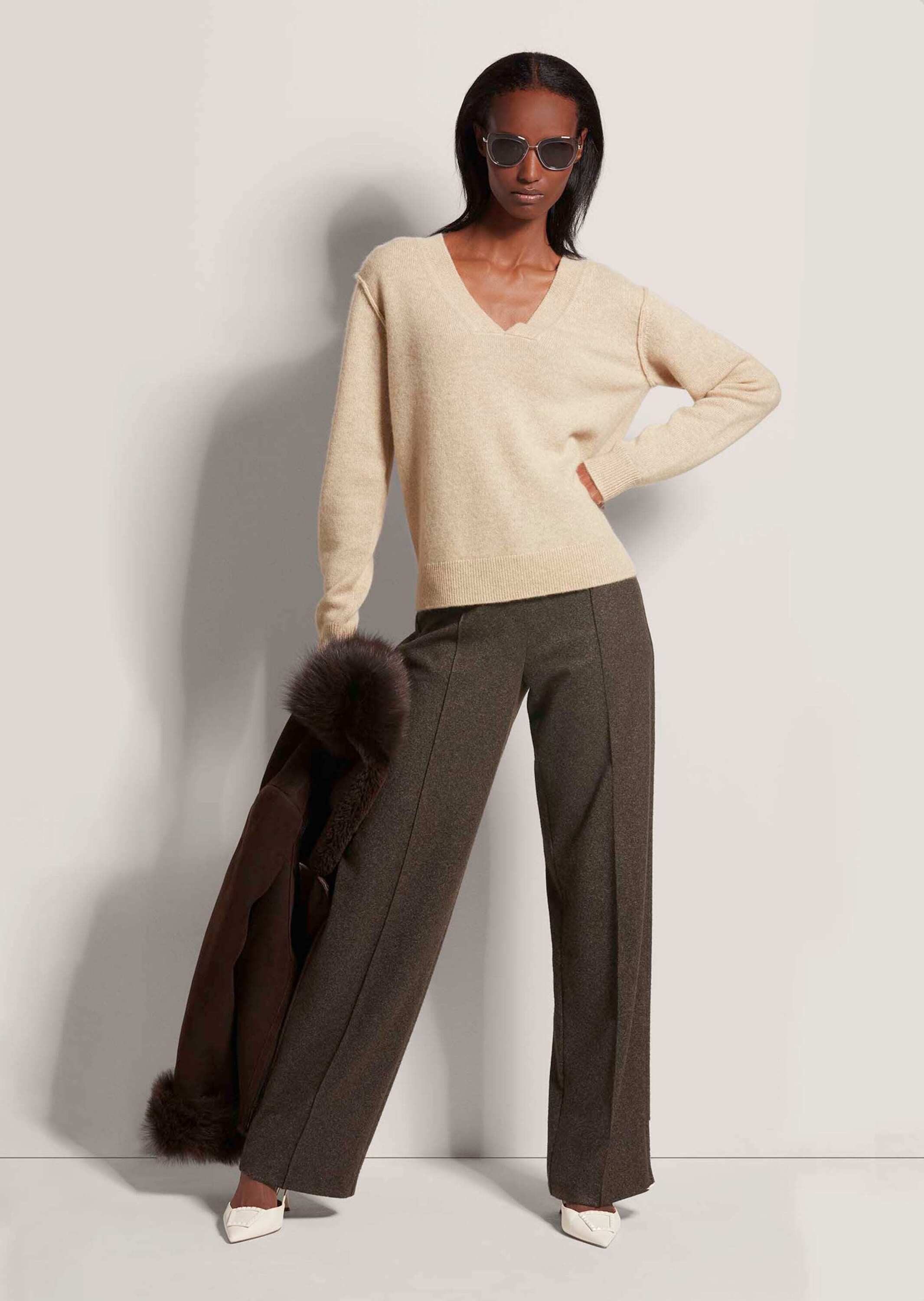 MADELEINE Strickpullover Kurzer V-Pullover mit Good Kaschmir