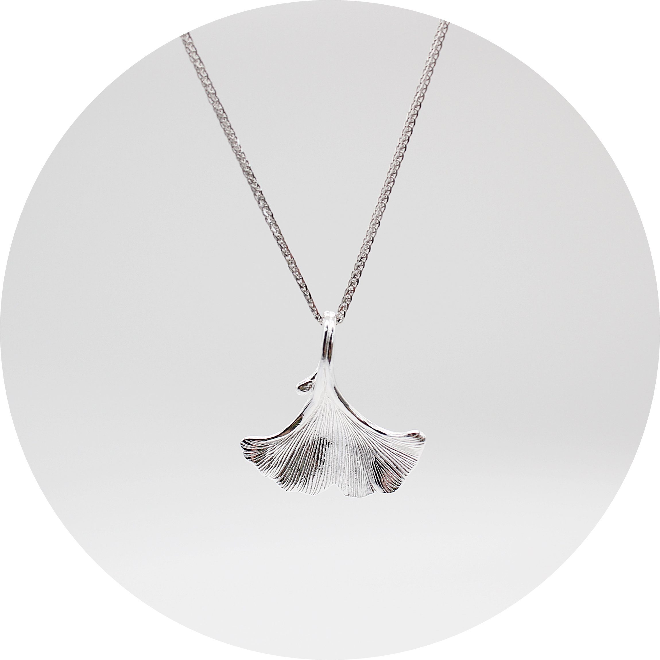 ELLAWIL Kette mit Anhänger Silberkette Kette mit Ginkgoblatt Anhänger Damen Zirkonia Halskette (Kettenlänge 50 cm, Sterling Silber 925), inklusive Geschenkschachtel