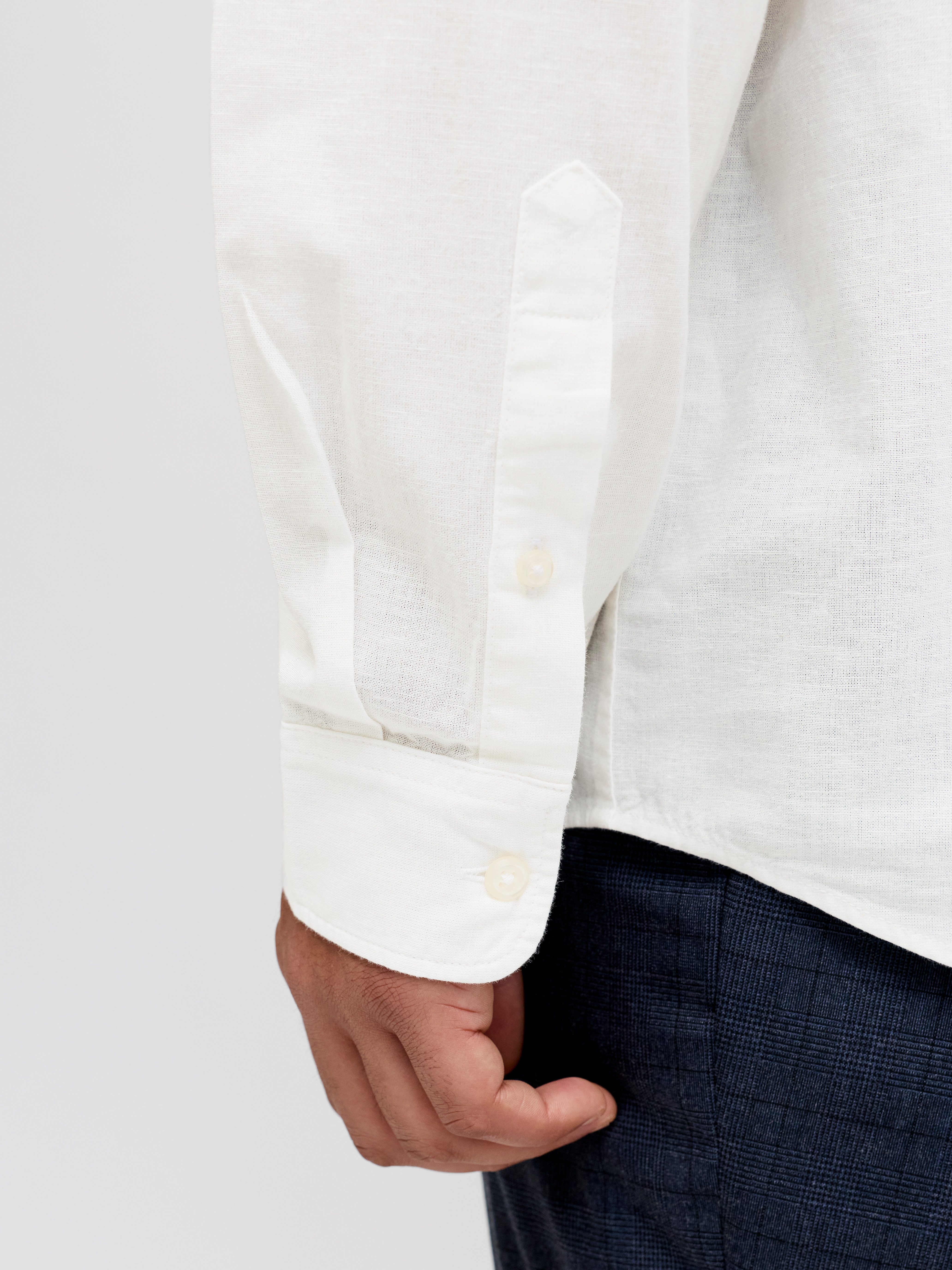 Jack & Jones PlusSize Langarmhemd JJEBREEZE LINEN BLEND SHIRT L/S SN PLS mit auffälliger Knopfleiste – Bild 4 von 5