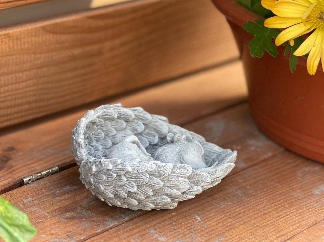 Stone and Style Gartenfigur Frostfeste Steinfigur Grabschmuck Hund im Flügel – Bild 4 von 4