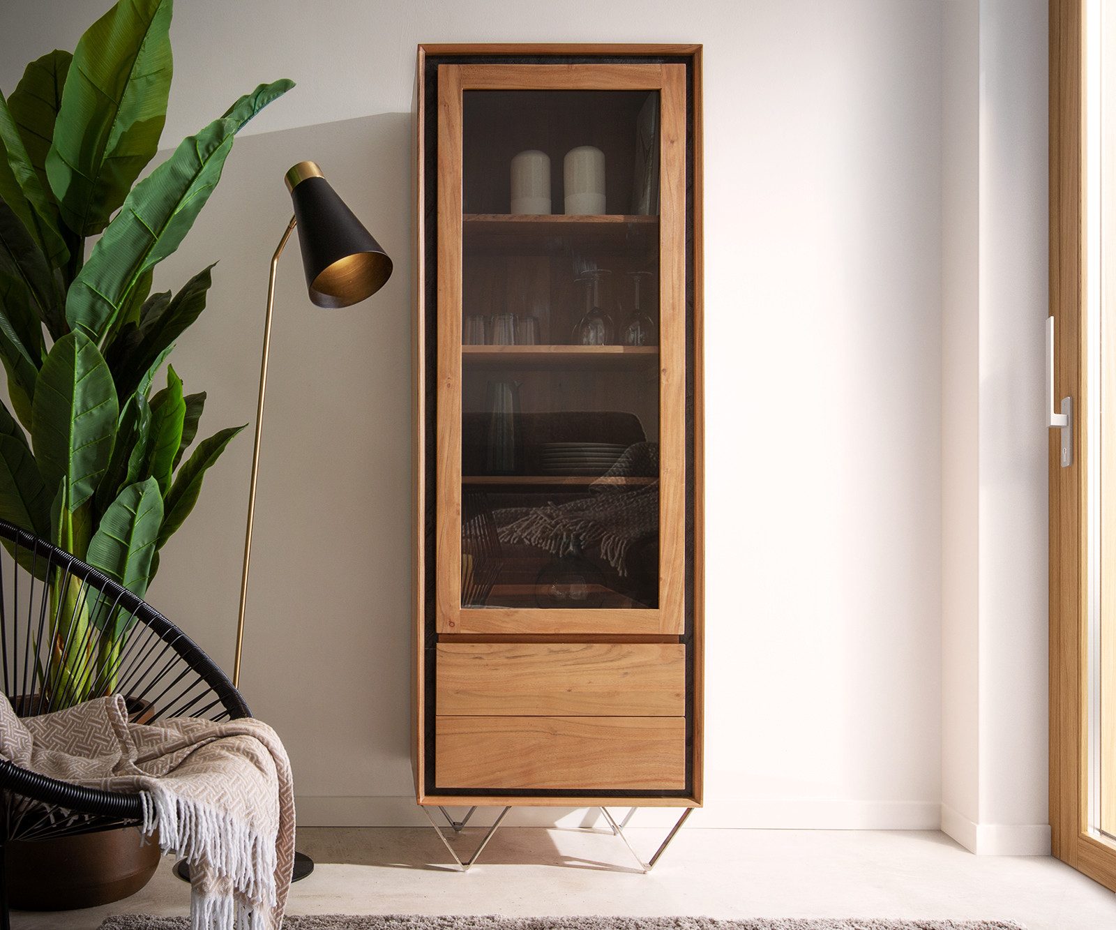 DELIFE Vitrine Stonegrace Akazie Natur 55x180 1 Tür 2 Schubladen Steinfurnier V-Fuß Vitrine