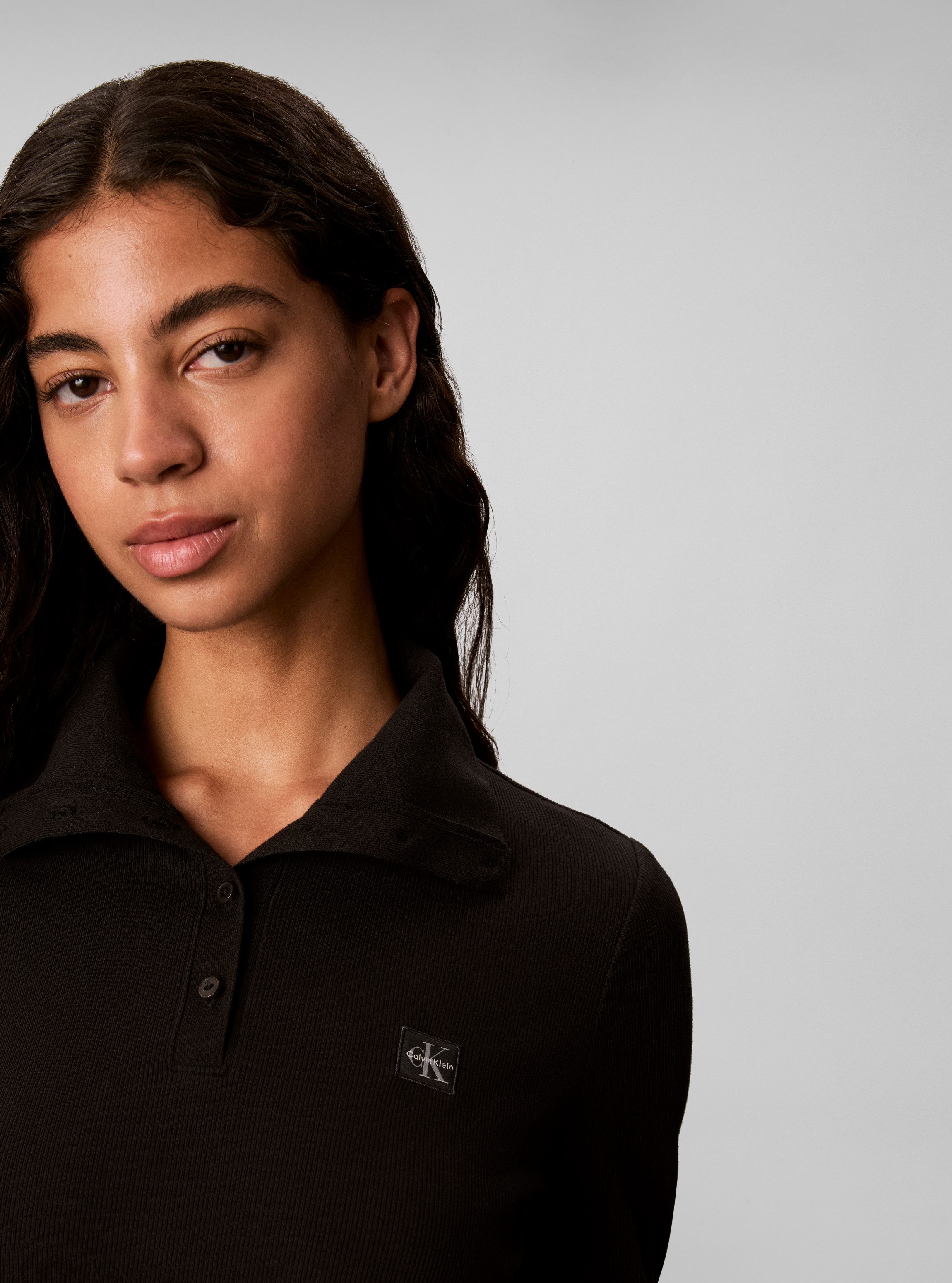 Calvin Klein Jeans Minikleid WOVEN LABEL TURTLENECK HENLEY Regular fit mit Polokragen – Bild 2 von 5