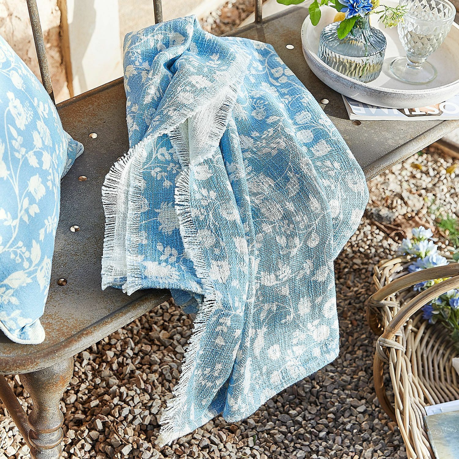 Mirabeau Tagesdecke Plaid Corvelique blau/creme
