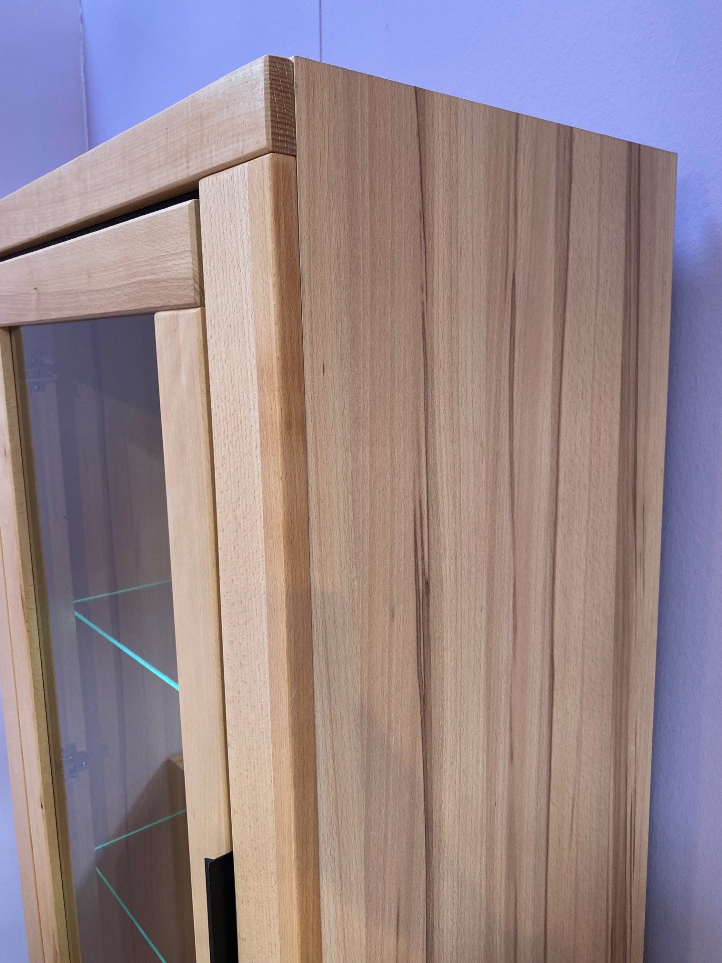 ELFO Standvitrine Vitrine Hochschrank Schrank Brest Kernbuche Teilmassiv H.199cm