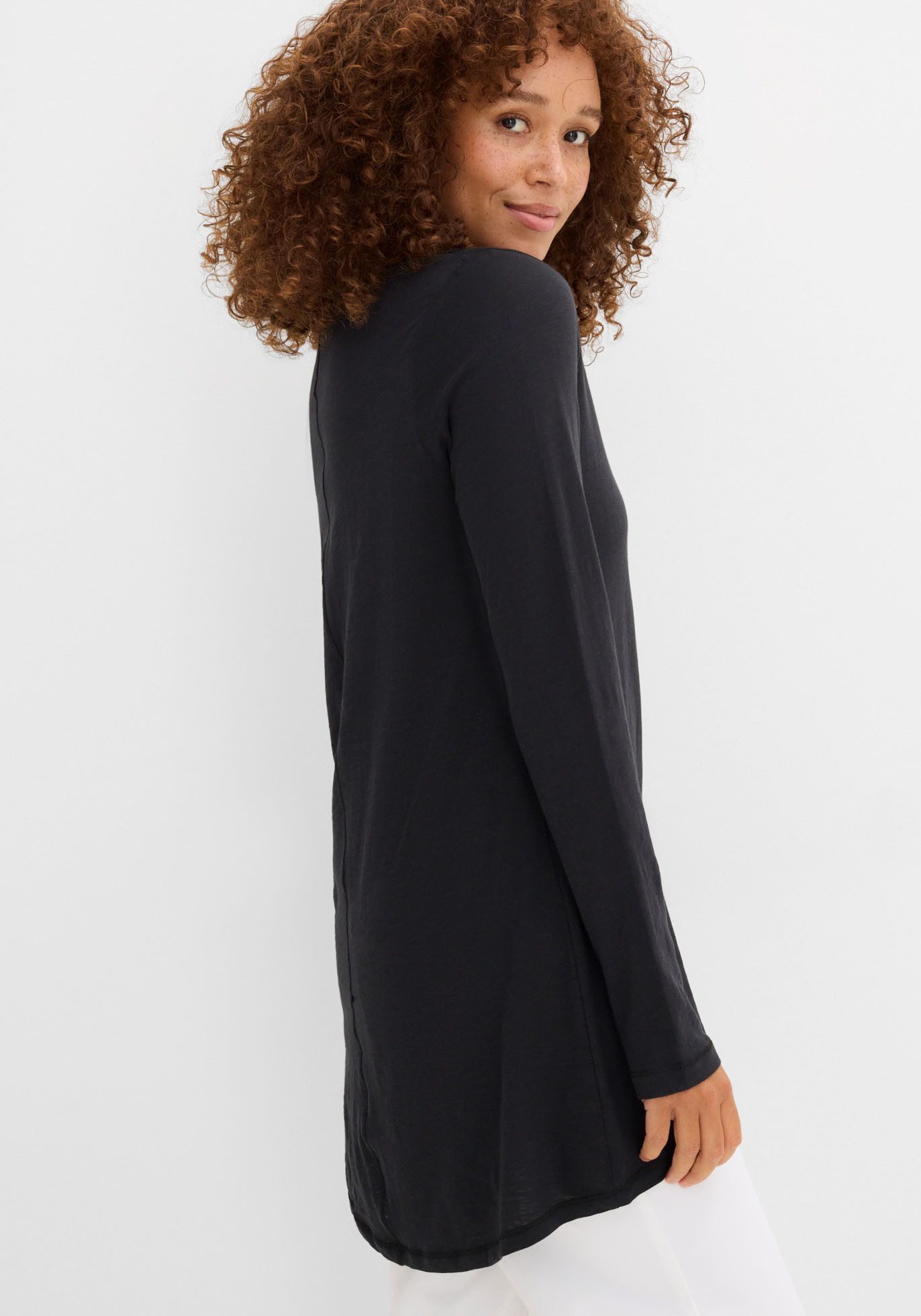bonprix Langarmshirt lockere Passform, Langarm-Design, abgerundeter Saum, aus Baumwolle