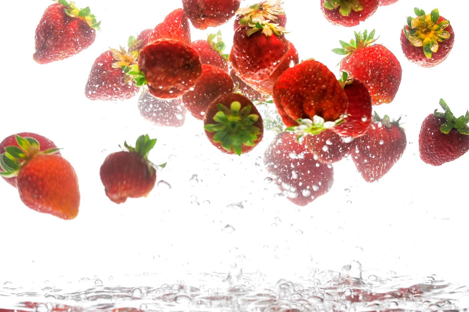 queence Küchenrückwand Erdbeeren - Wasserspritzer - Spritzschutz Wandschutz für Herd & Spüle, (1-tlg), 60x40x0,3 cm - Hitzebeständig - Herdspritzschutz - Alu-Dibond