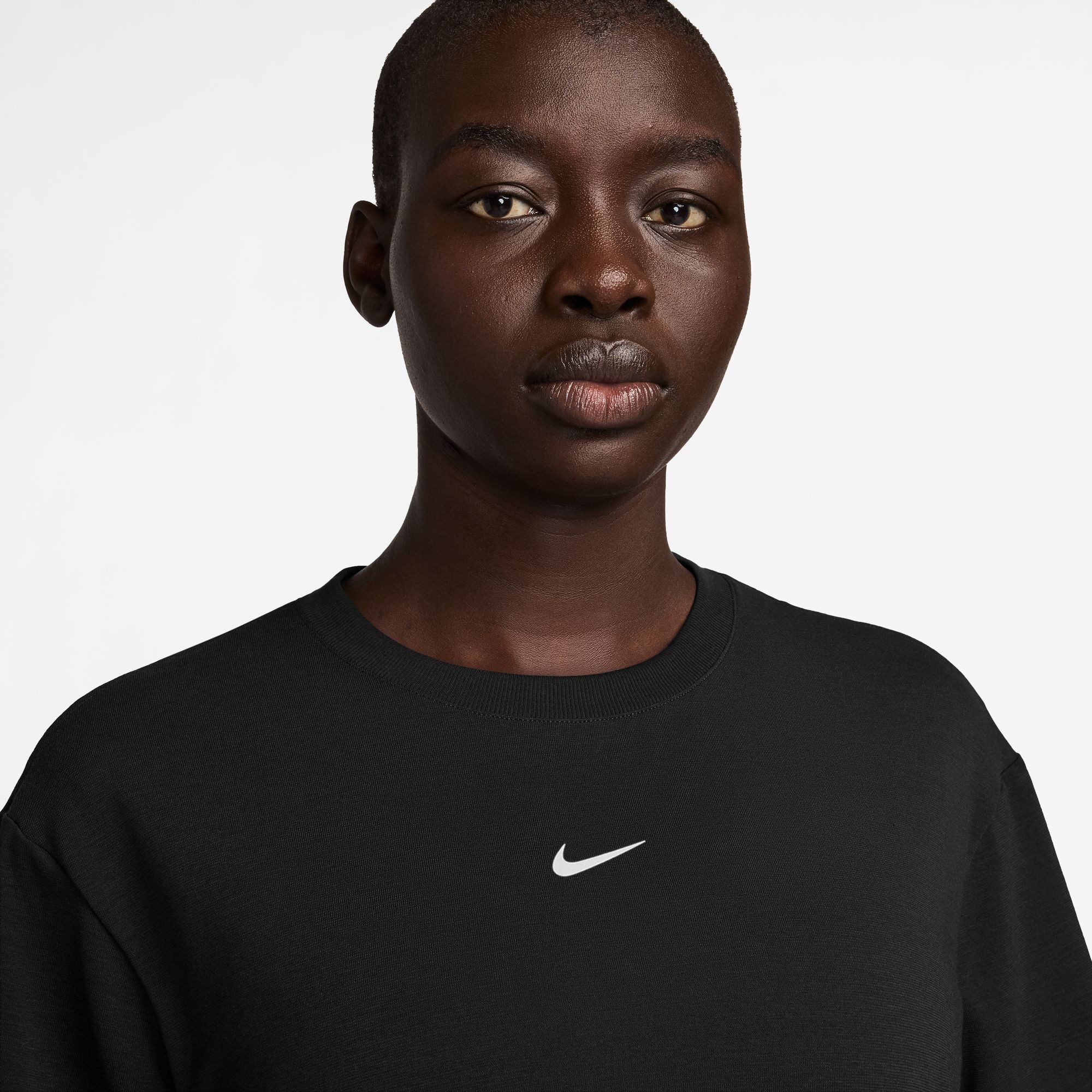 Nike T-Shirt W NK ONE RELAXED DF SS TOP relaxte Schnittform, kurze Ärmel, sportlicher Stil