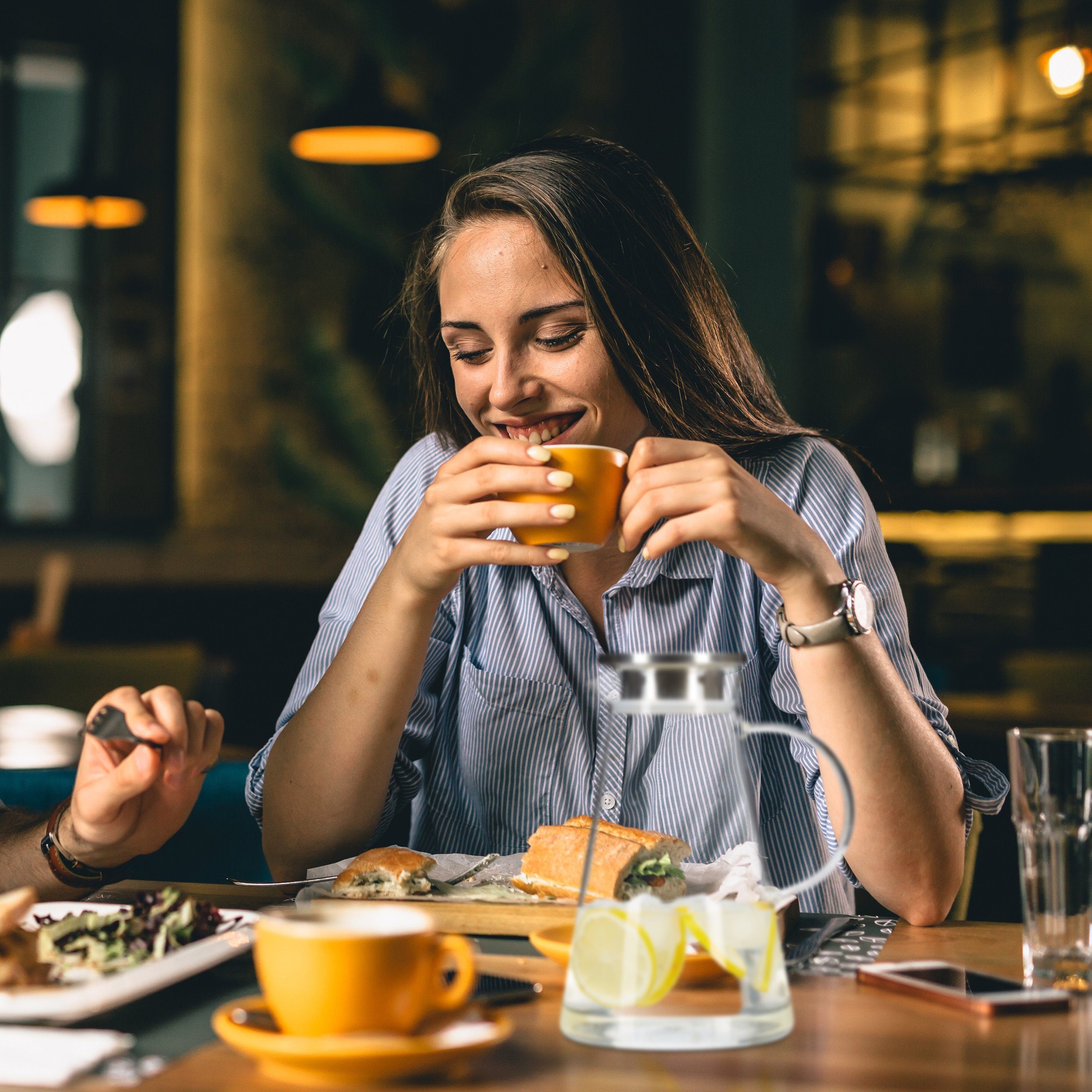 relaxdays Karaffe Glaskaraffe mit Deckel 1,8 Liter